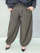 eleganckie spodnie XXL plus size z gumką w pasie przodem 