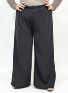 Spodnie plus size z szeroką nogawką i elastycznym pasem Stylowa XL