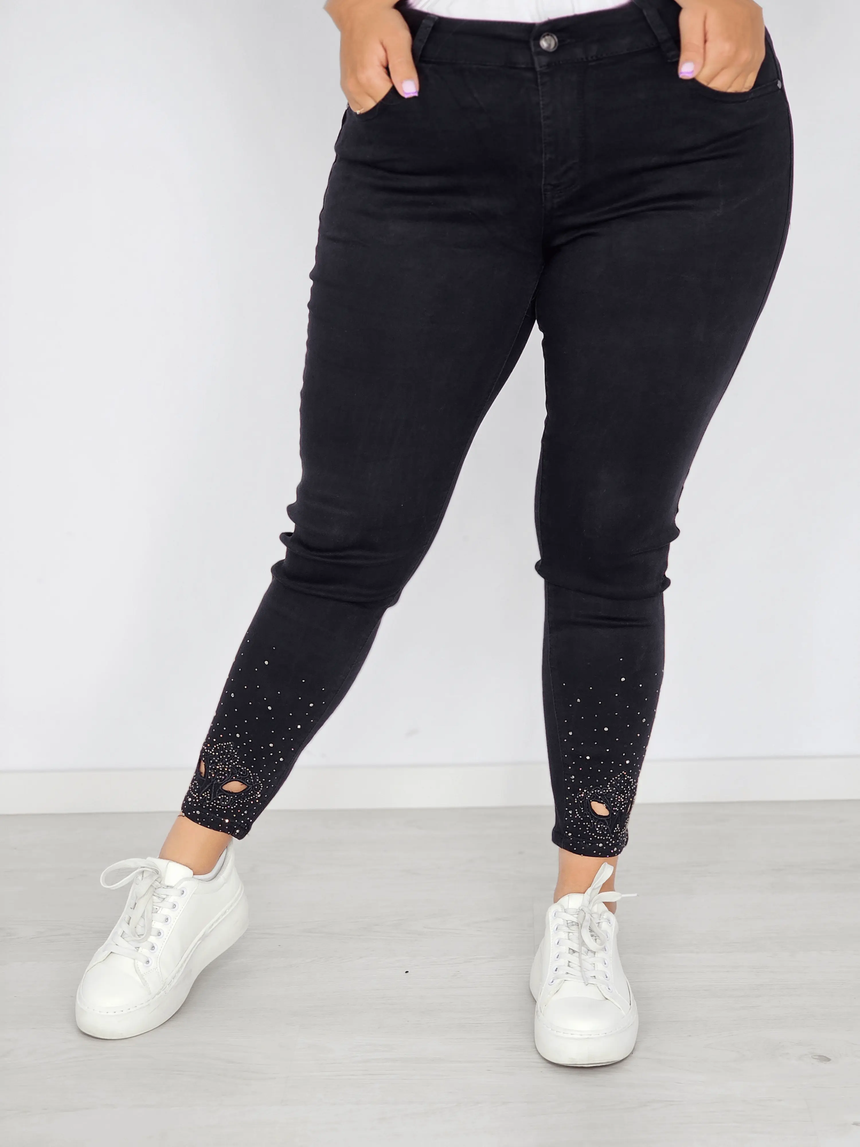 Spodnie z ażurową aplikacją Stylowa XL