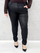 Spodnie z eko skóry  plus size – idealne dopasowanie i nowoczesny styl Stylowa XL