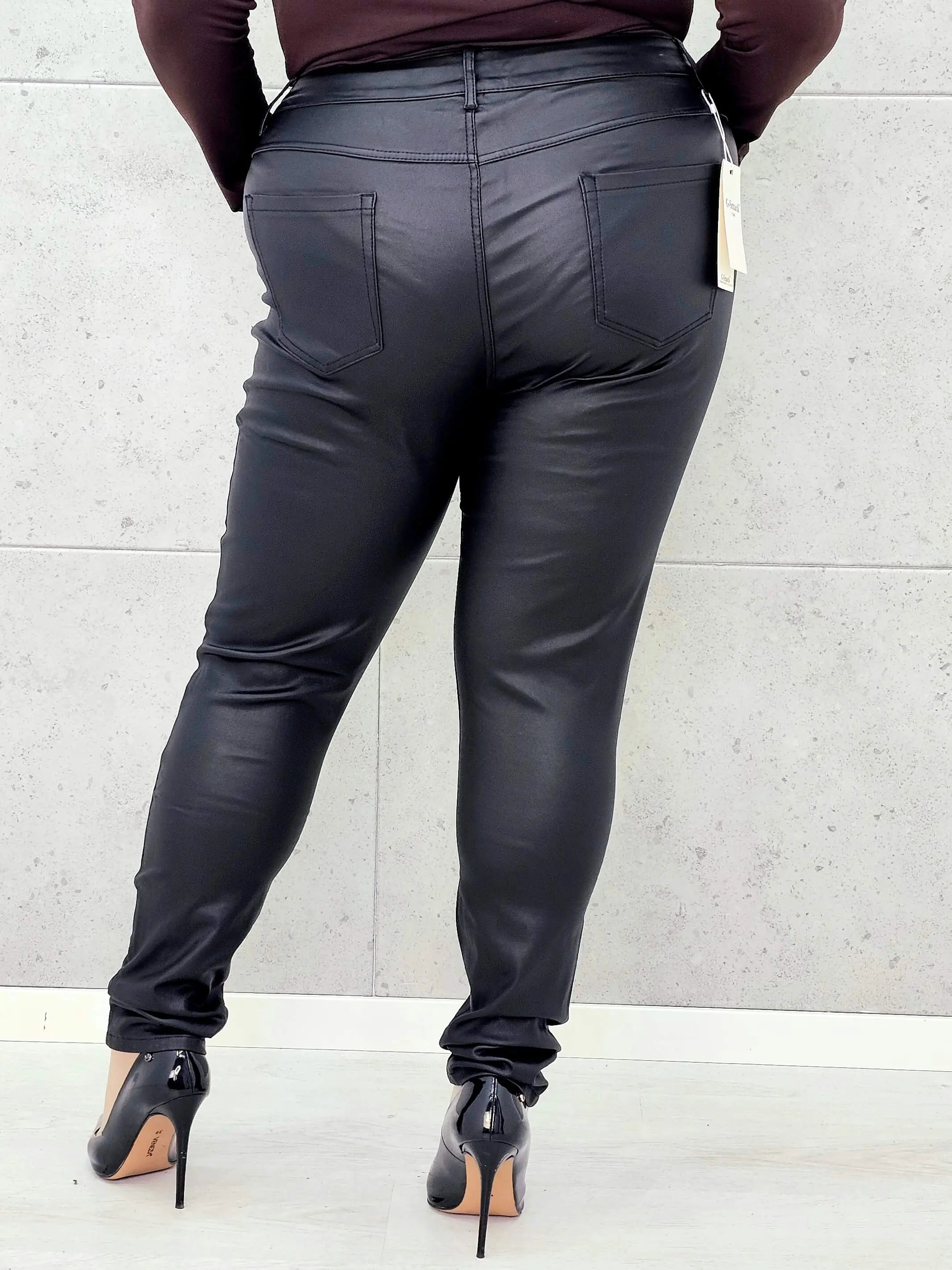 Spodnie z eko skóry  plus size – idealne dopasowanie i nowoczesny styl Stylowa XL