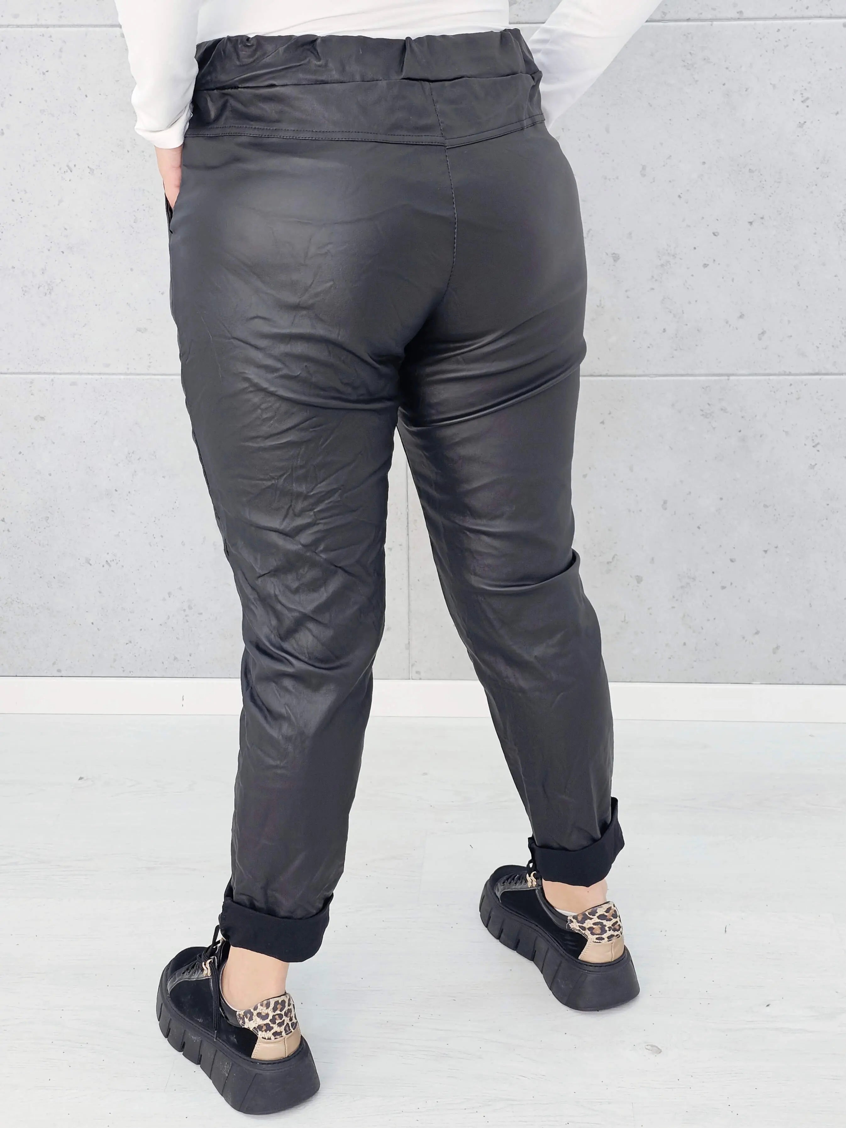 Spodnie z eko skóry plus size – stylowe, dopasowane i eleganckie spodnie XXL Stylowa XL