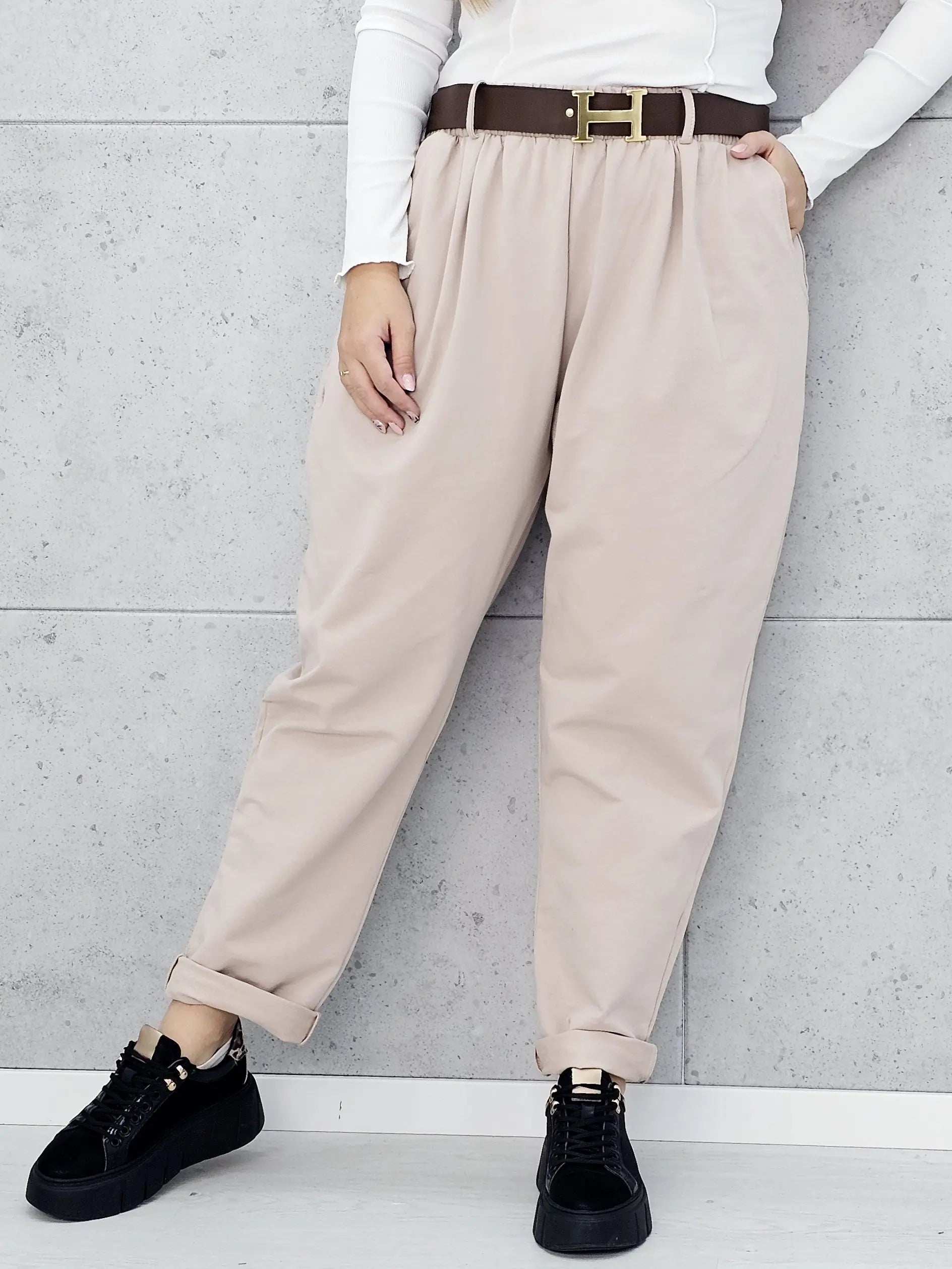 Spodnie z kieszeniami  – wygodna i stylowa odzież XXL Stylowa XL