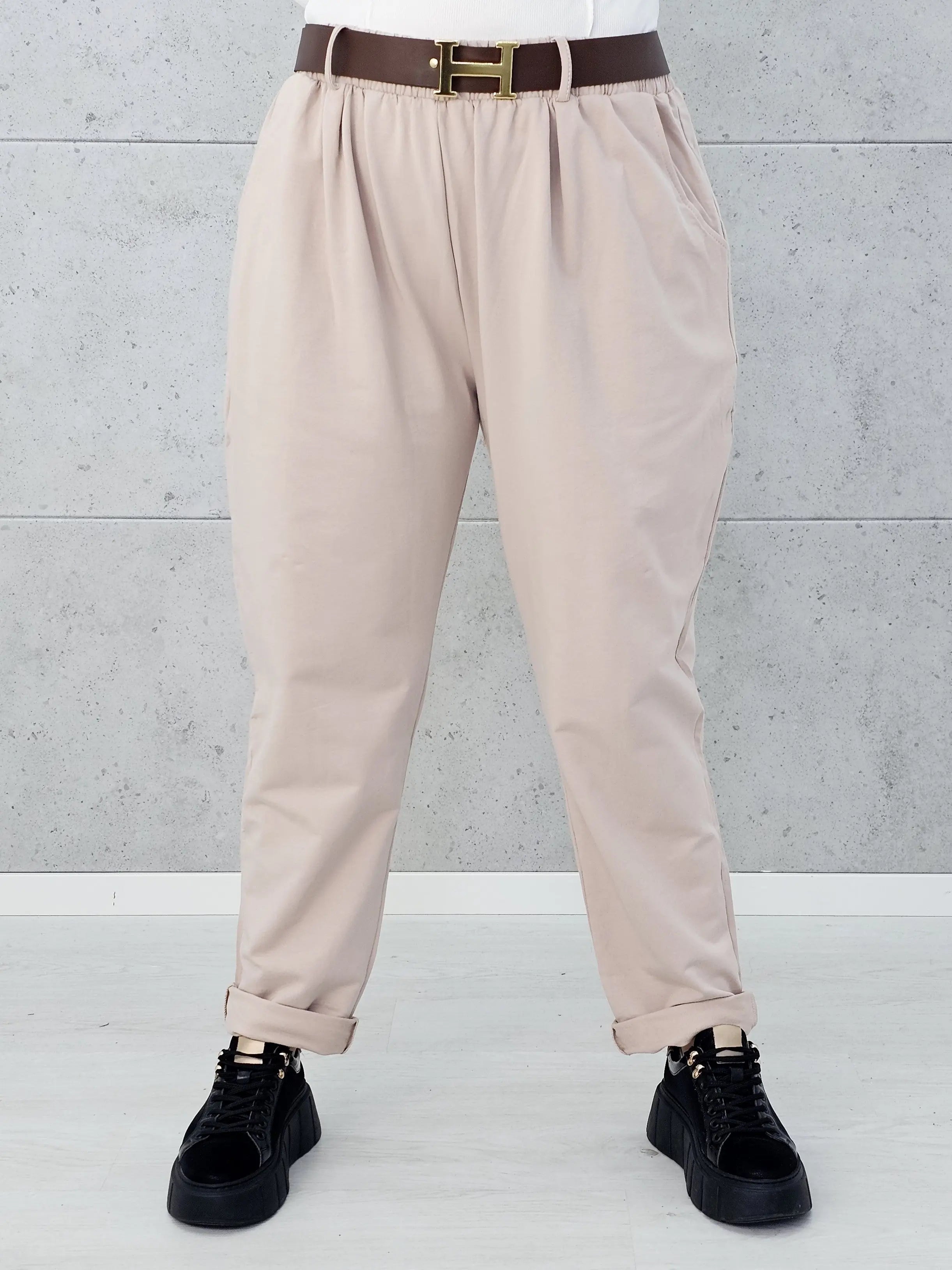 Spodnie z kieszeniami  – wygodna i stylowa odzież XXL Stylowa XL