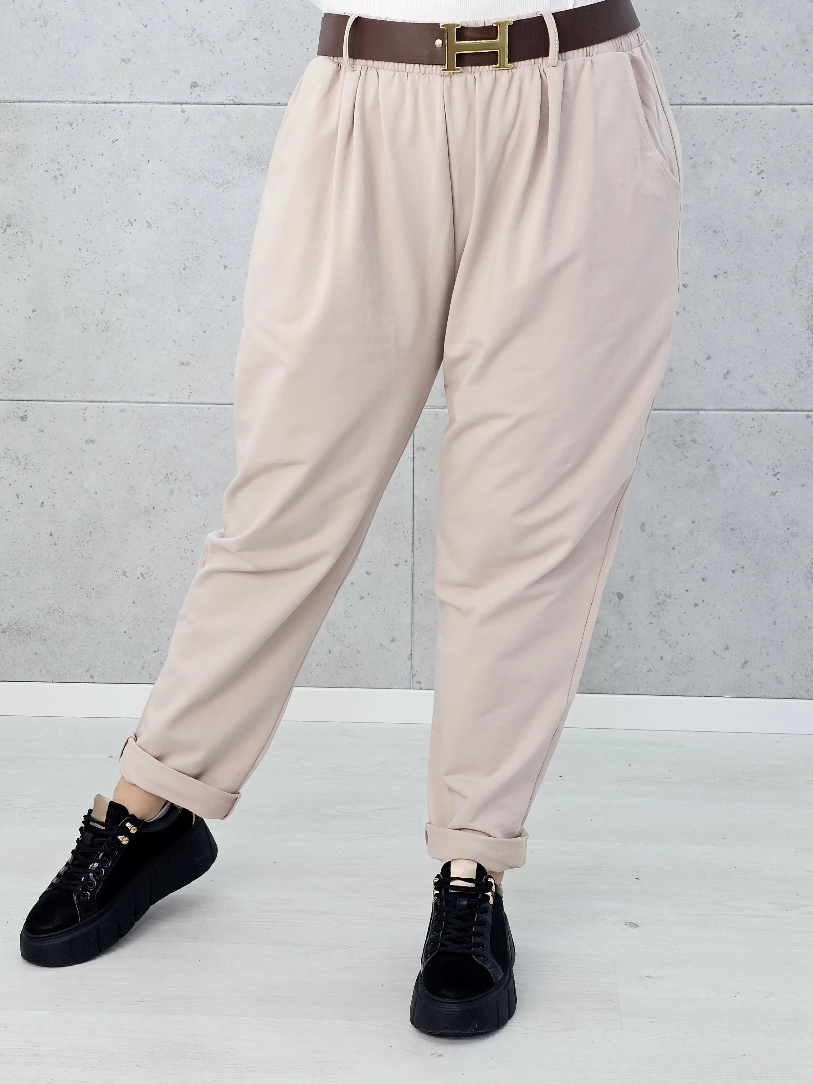 Spodnie z kieszeniami  – wygodna i stylowa odzież XXL Stylowa XL