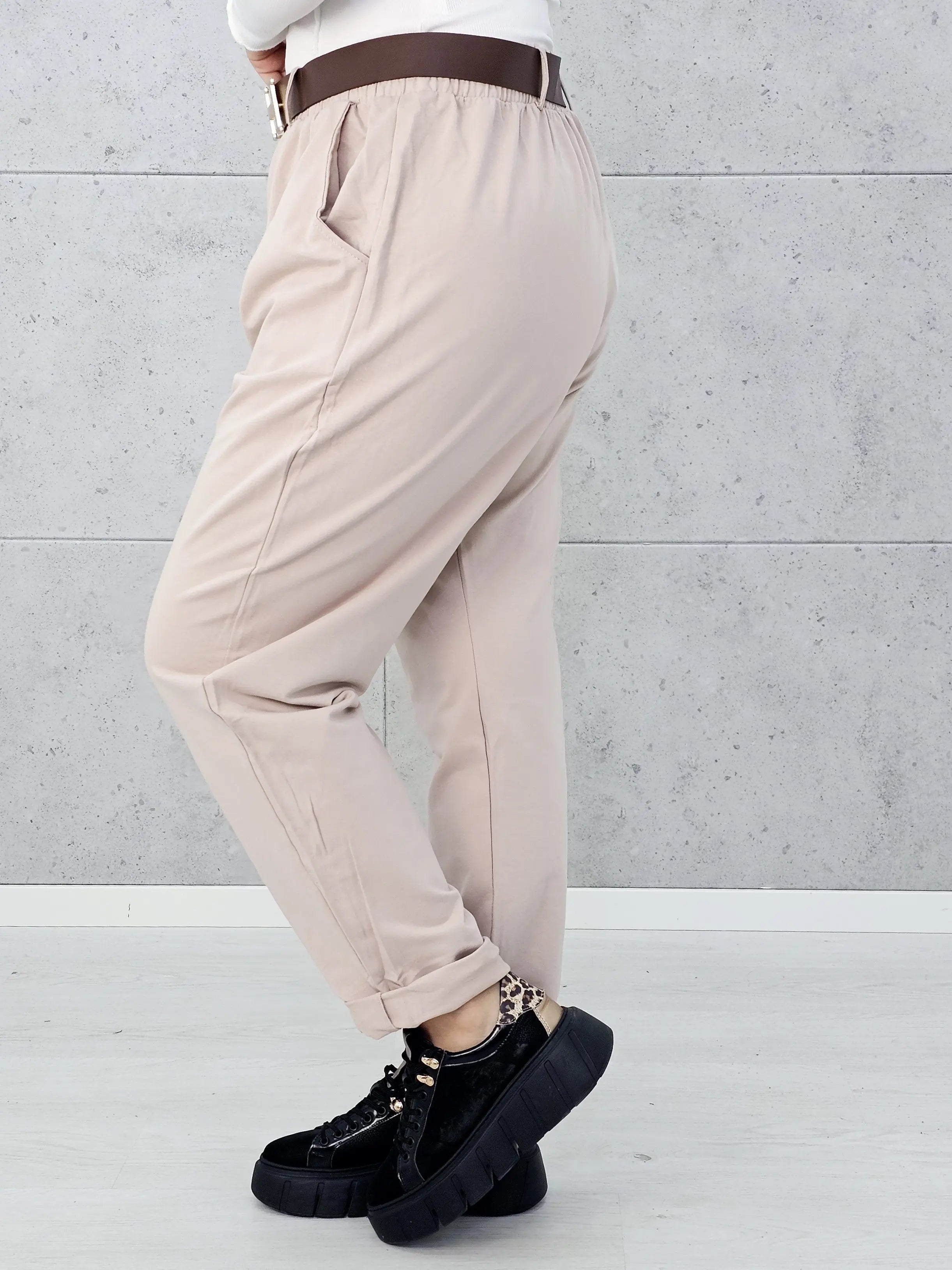 Spodnie z kieszeniami  – wygodna i stylowa odzież XXL Stylowa XL