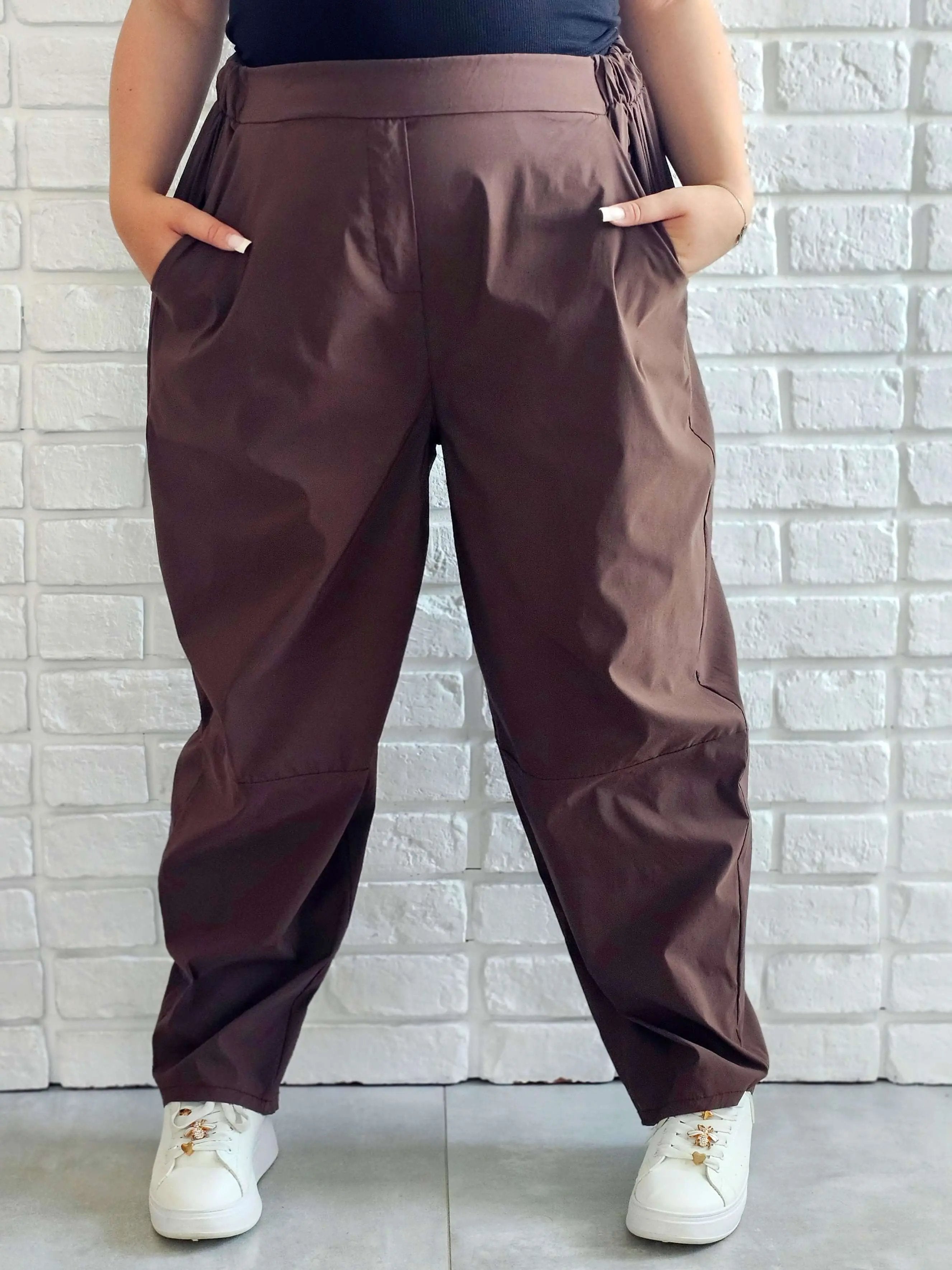 Spodnie z lekko technicznym twistem Stylowa XL