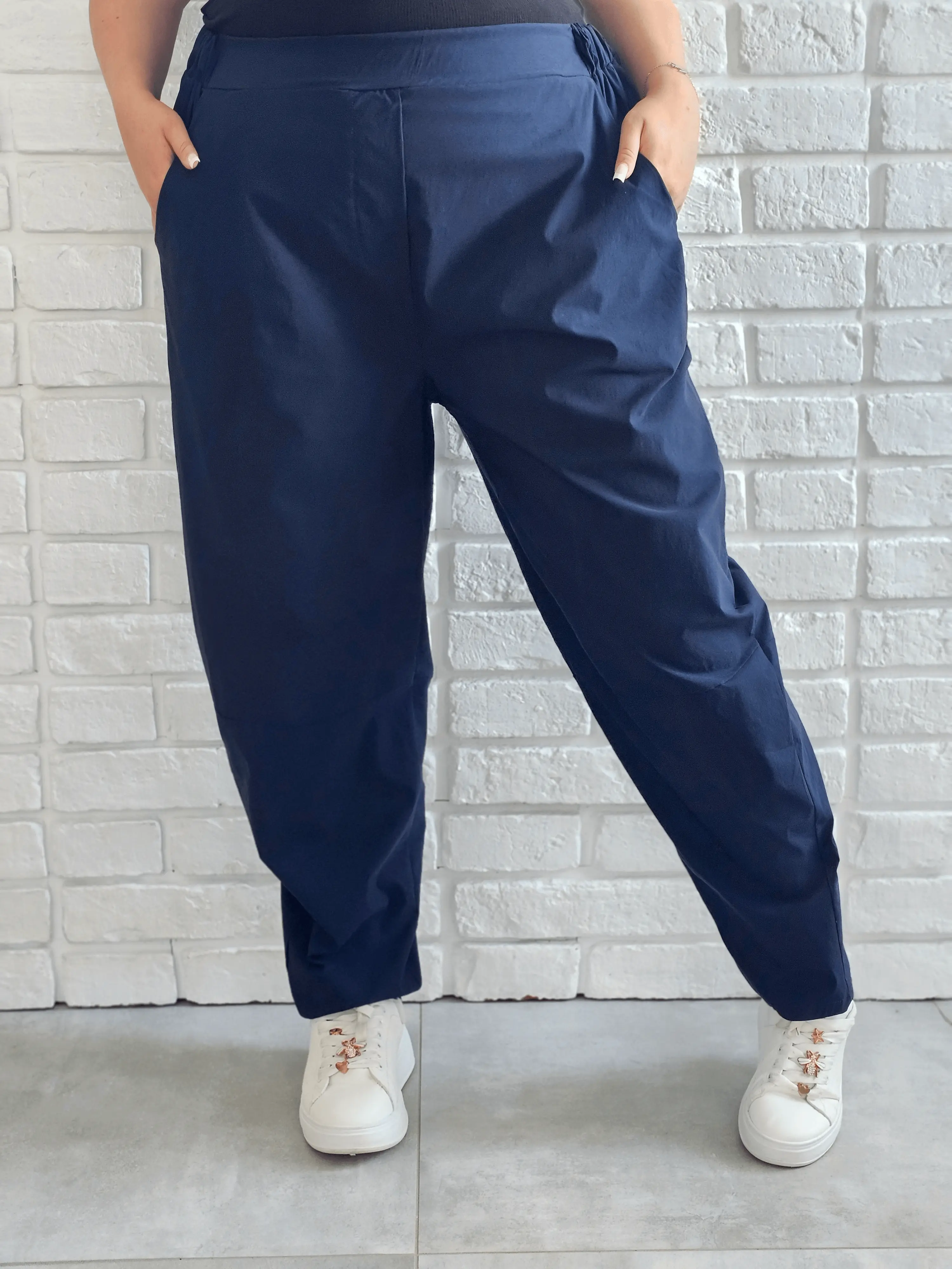 Spodnie z lekko technicznym twistem Stylowa XL