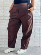 Spodnie z lekko technicznym twistem Stylowa XL