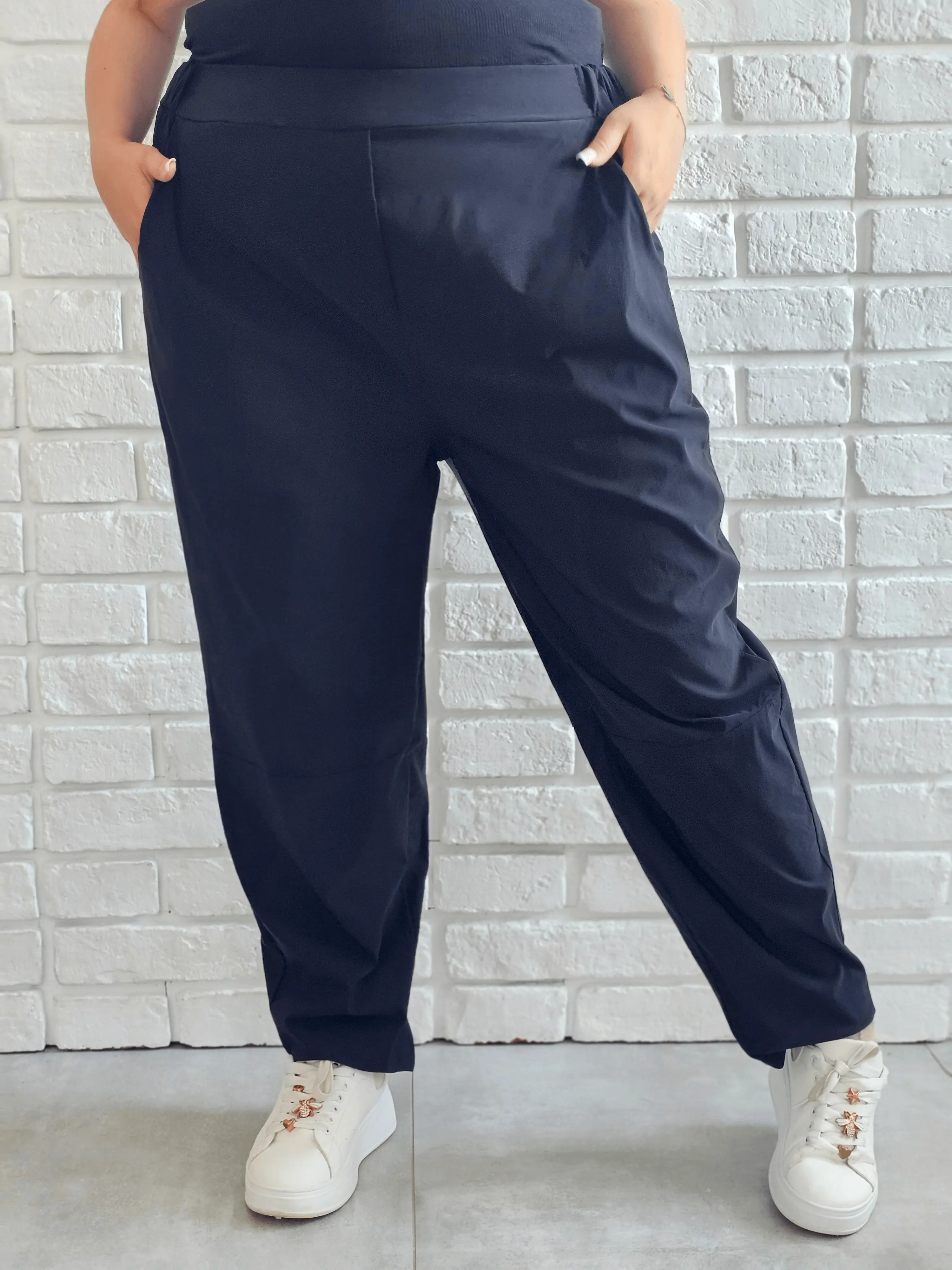 Spodnie z lekko technicznym twistem Stylowa XL