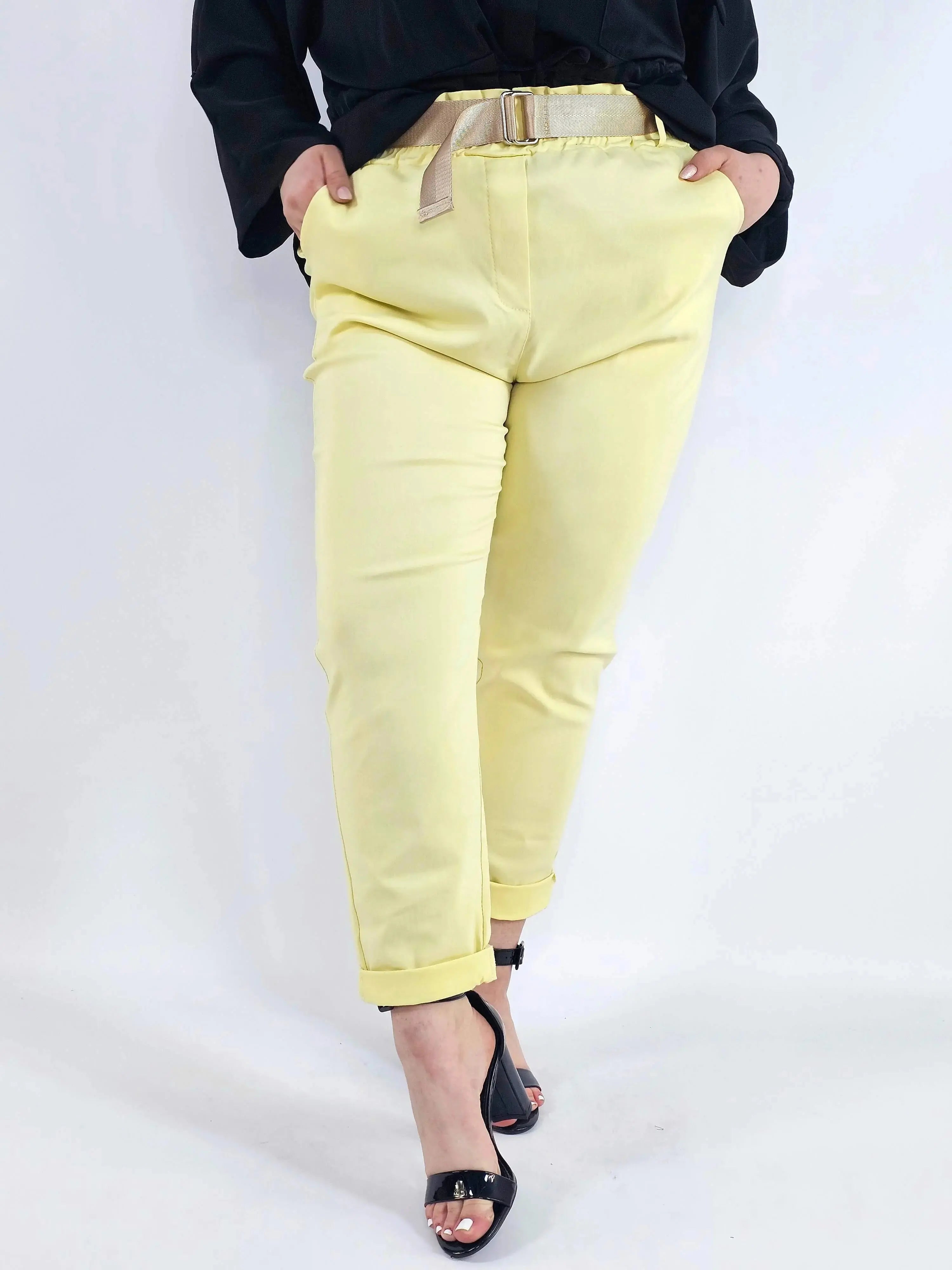 Spodnie z paskiem – eleganckie i wygodne spodnie XXL dla kobiet Stylowa XL