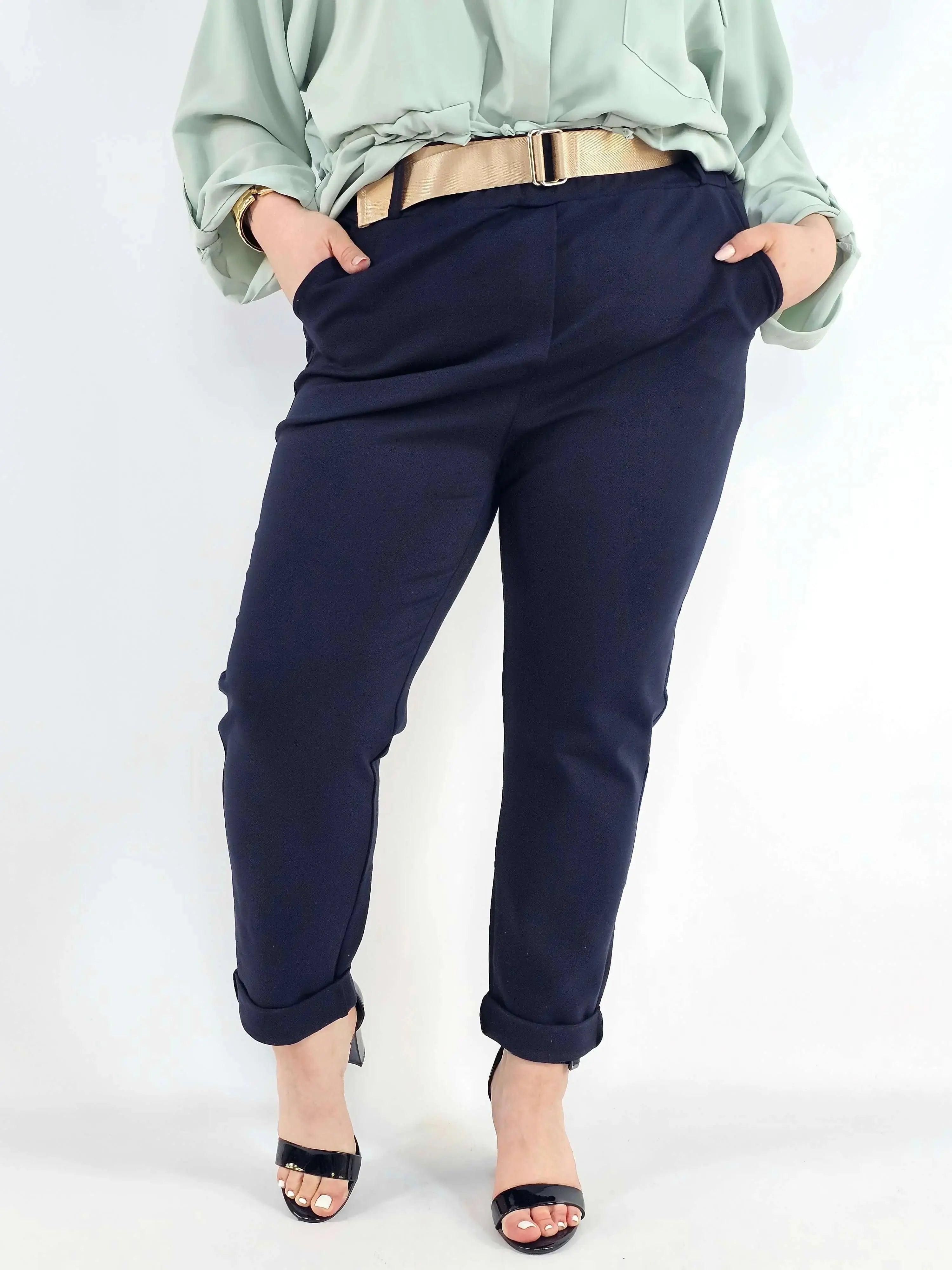Spodnie z paskiem – eleganckie i wygodne spodnie XXL dla kobiet Stylowa XL