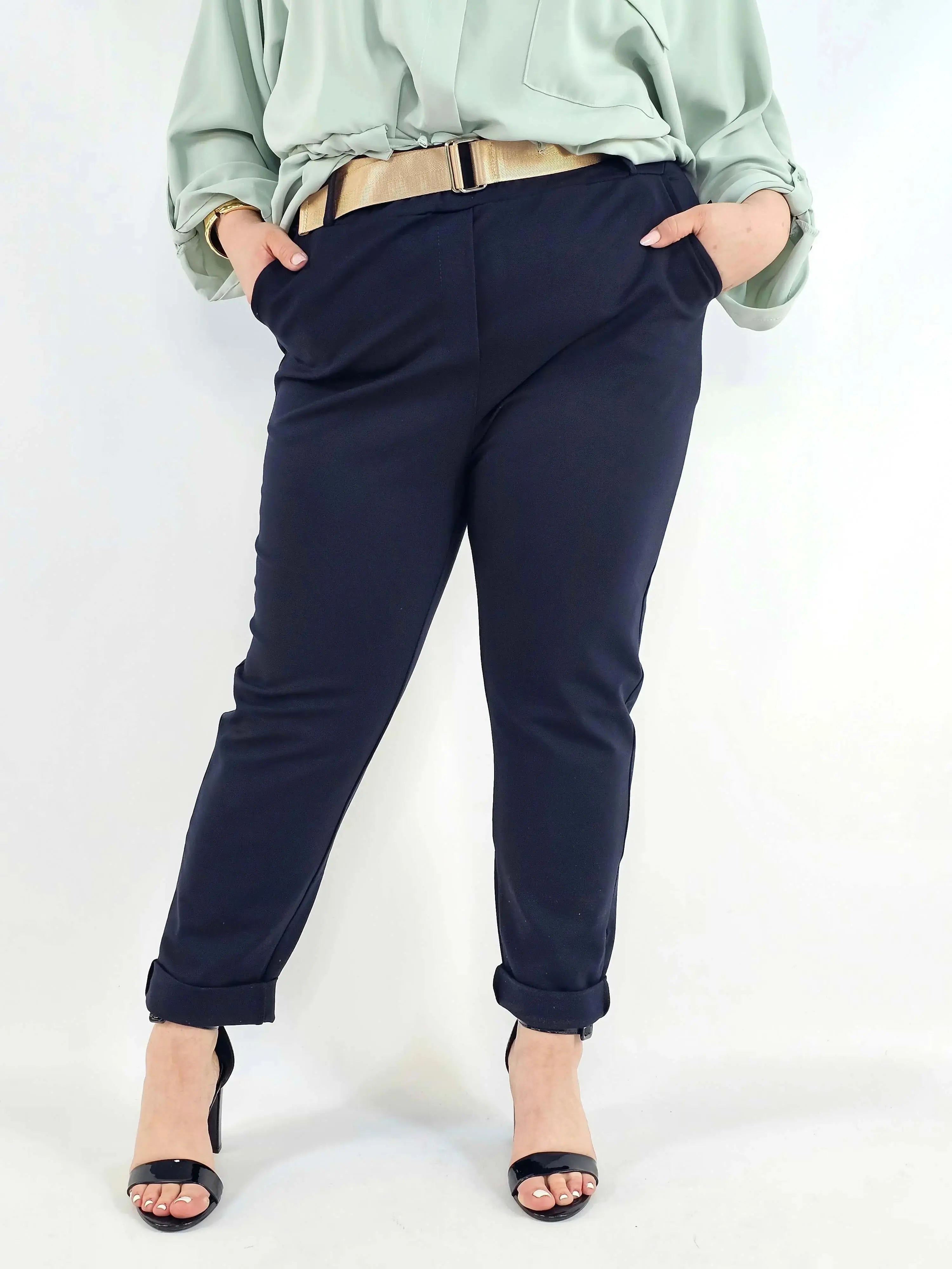 Spodnie z paskiem – eleganckie i wygodne spodnie XXL dla kobiet Stylowa XL