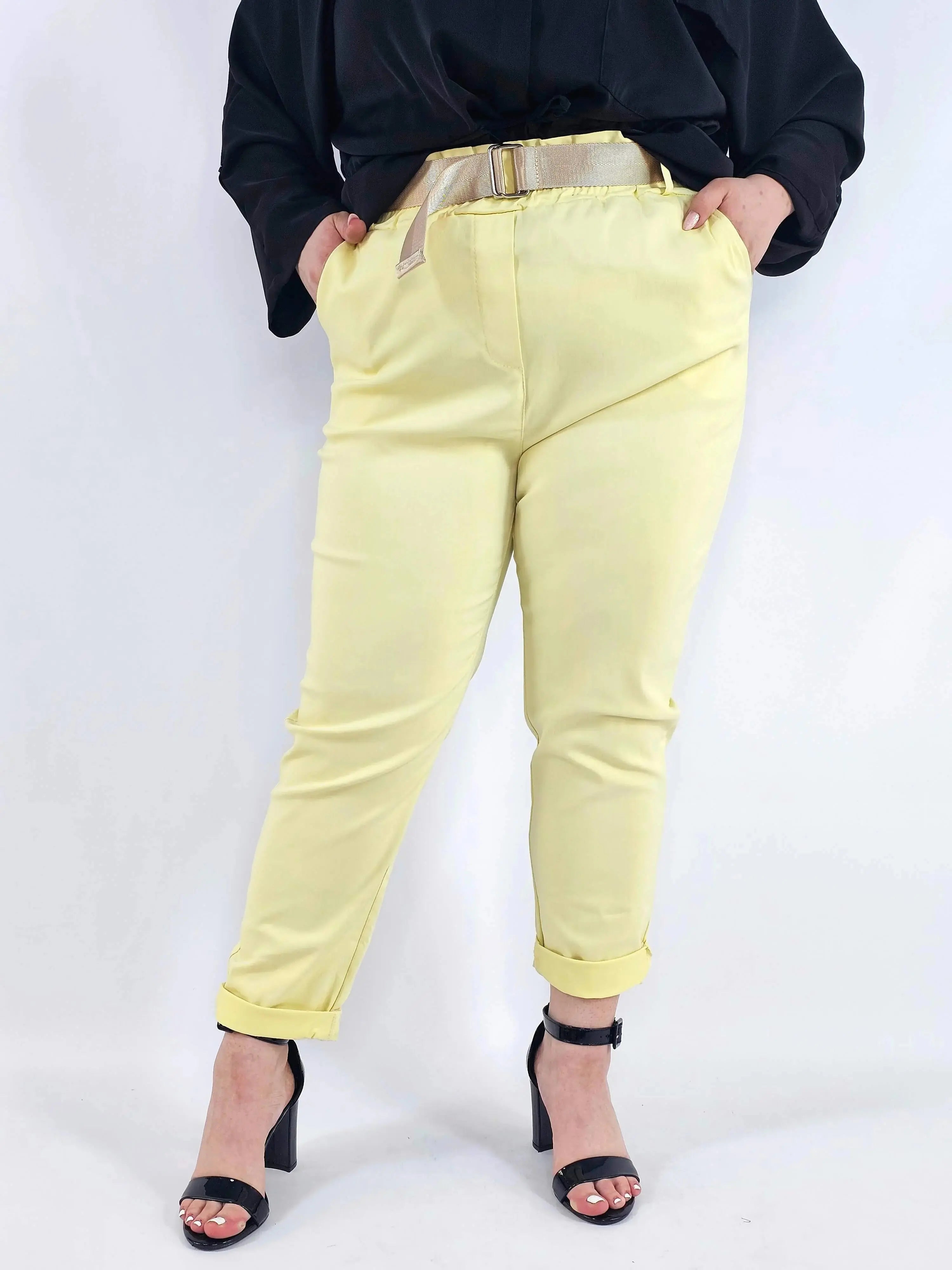 Spodnie z paskiem – eleganckie i wygodne spodnie XXL dla kobiet Stylowa XL