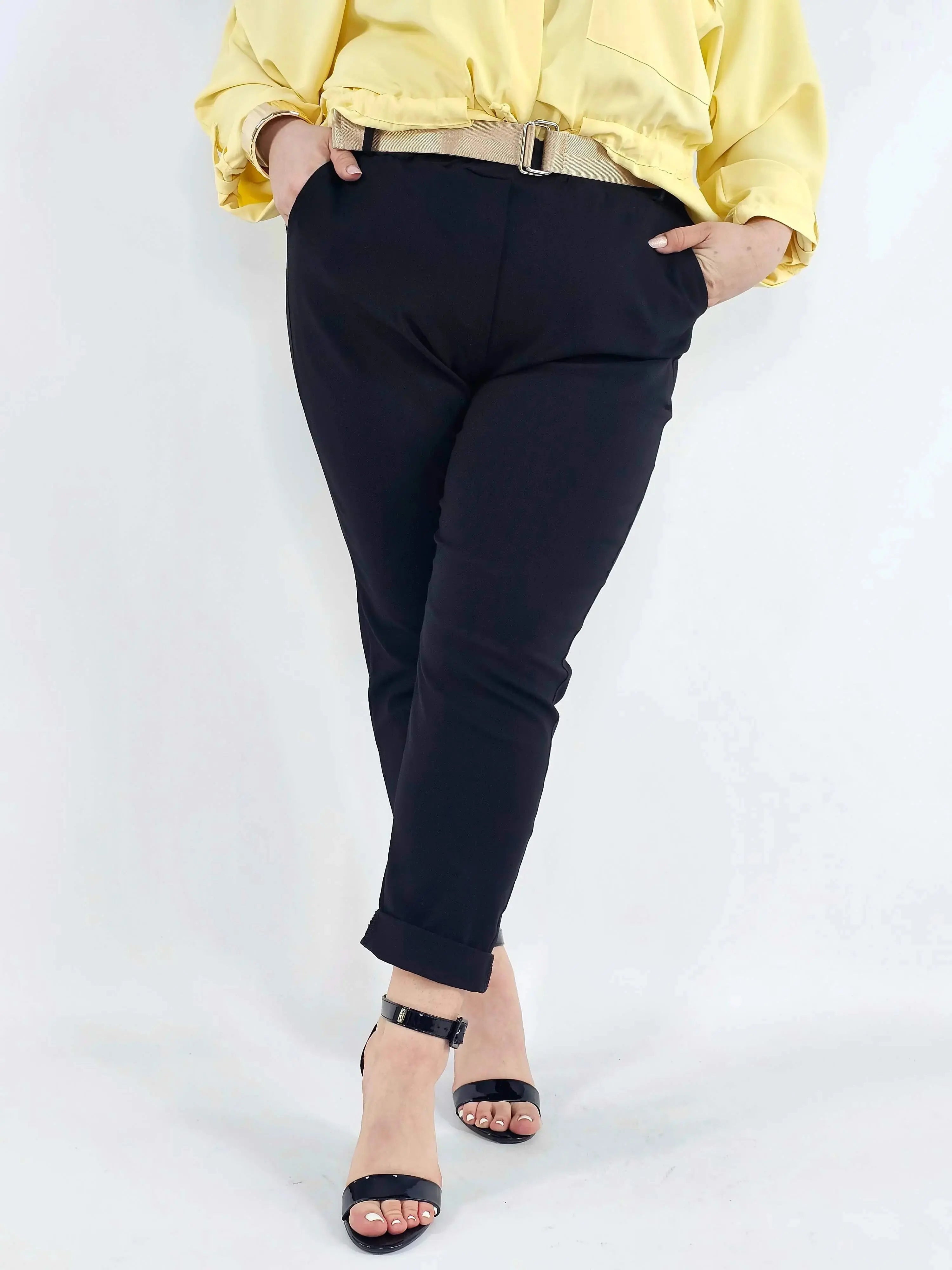 Spodnie z paskiem – eleganckie i wygodne spodnie XXL dla kobiet Stylowa XL