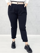 Spodnie z paskiem – eleganckie i wygodne spodnie XXL dla kobiet Stylowa XL