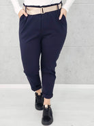 Spodnie z paskiem – eleganckie i wygodne spodnie XXL dla kobiet Stylowa XL