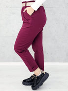 Spodnie z paskiem – eleganckie i wygodne spodnie XXL dla kobiet Stylowa XL