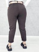 Spodnie z paskiem – eleganckie i wygodne spodnie XXL dla kobiet Stylowa XL