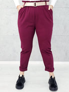 Spodnie z paskiem – eleganckie i wygodne spodnie XXL dla kobiet Stylowa XL