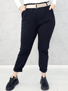Spodnie z paskiem – eleganckie i wygodne spodnie XXL dla kobiet Stylowa XL