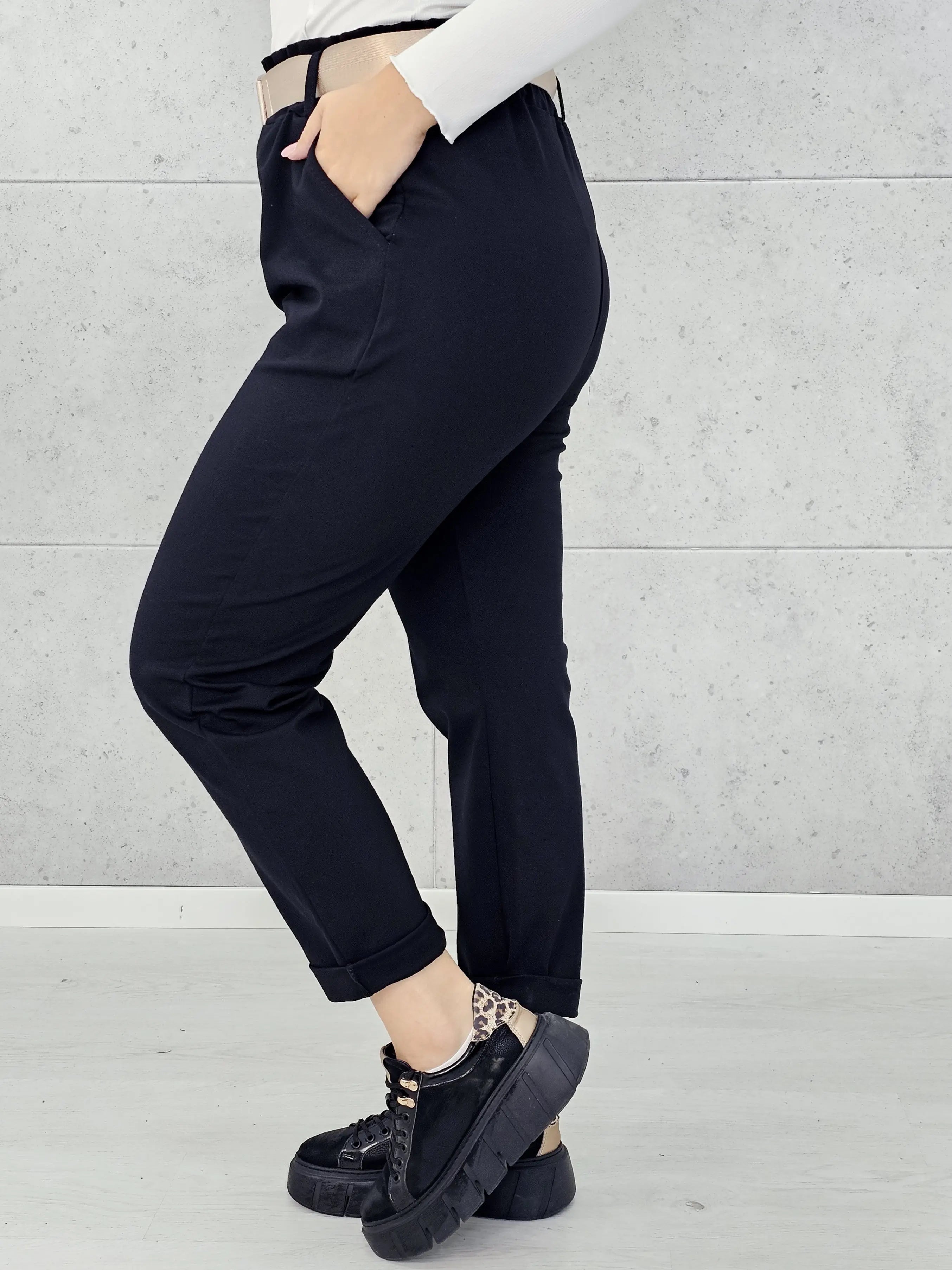 Spodnie z paskiem – eleganckie i wygodne spodnie XXL dla kobiet Stylowa XL