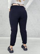 Spodnie z paskiem – eleganckie i wygodne spodnie XXL dla kobiet Stylowa XL