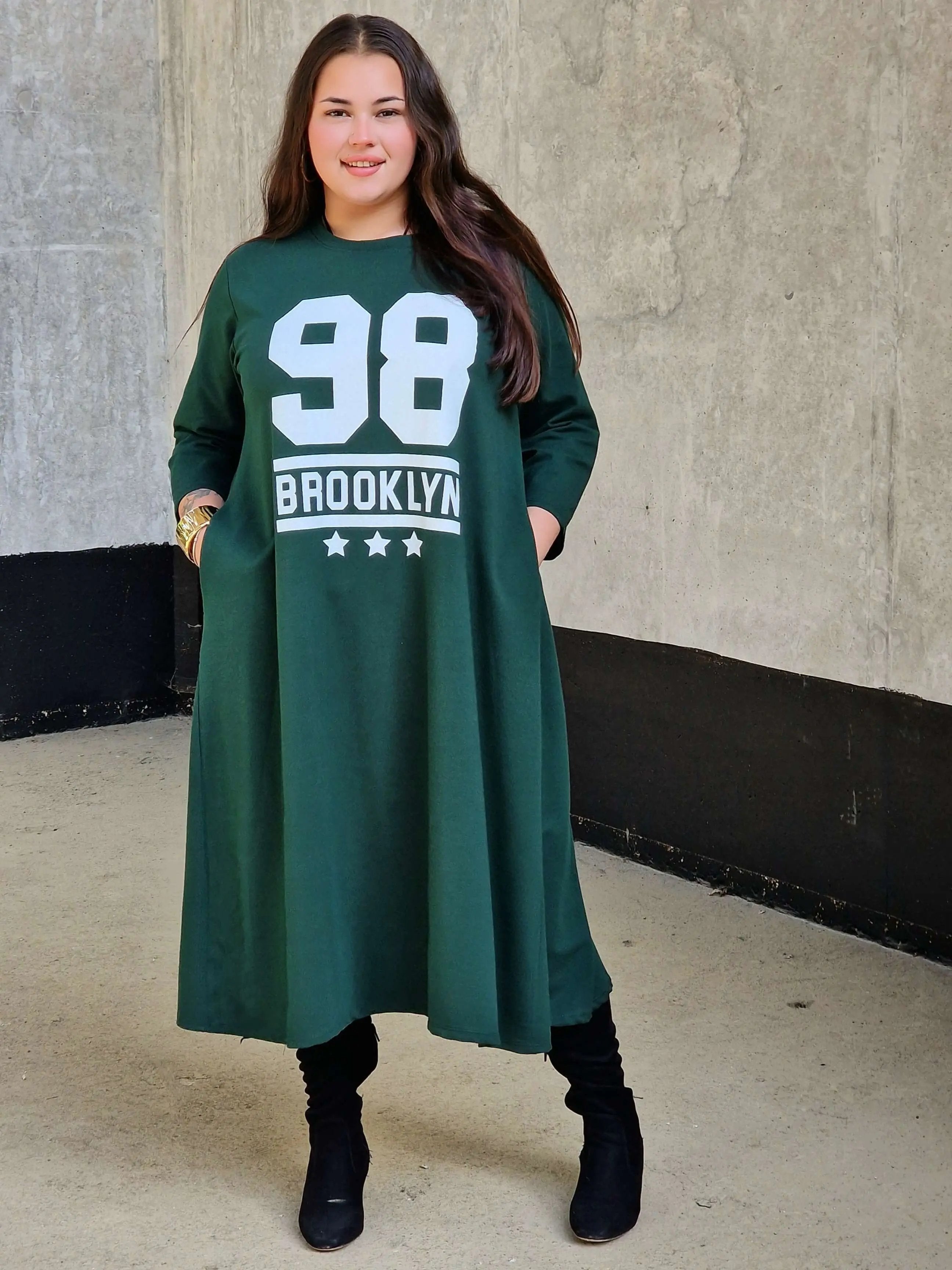 Sportowa Sukienka z Motywem Brooklyn Stylowa XL