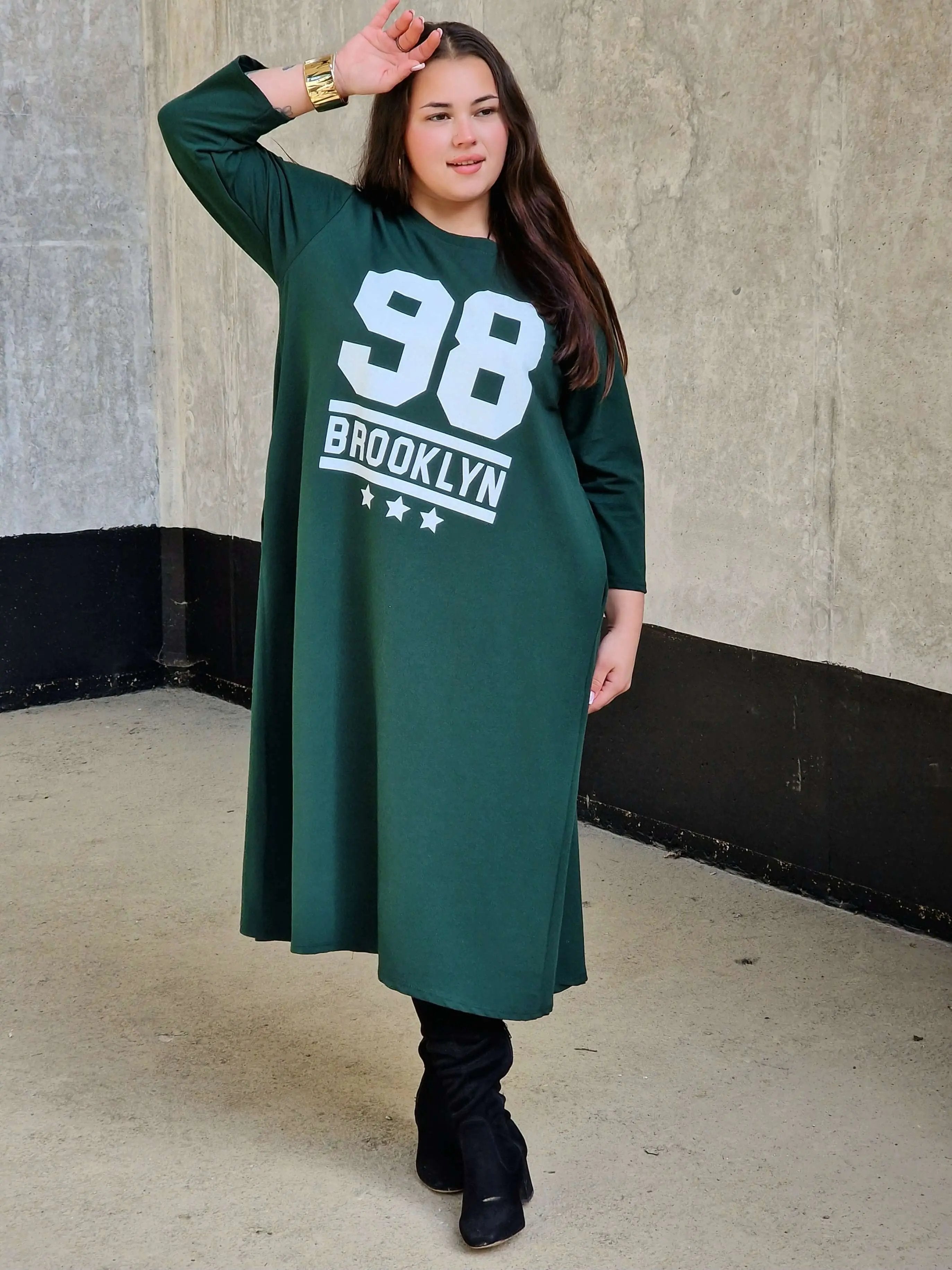 Sportowa Sukienka z Motywem Brooklyn Stylowa XL