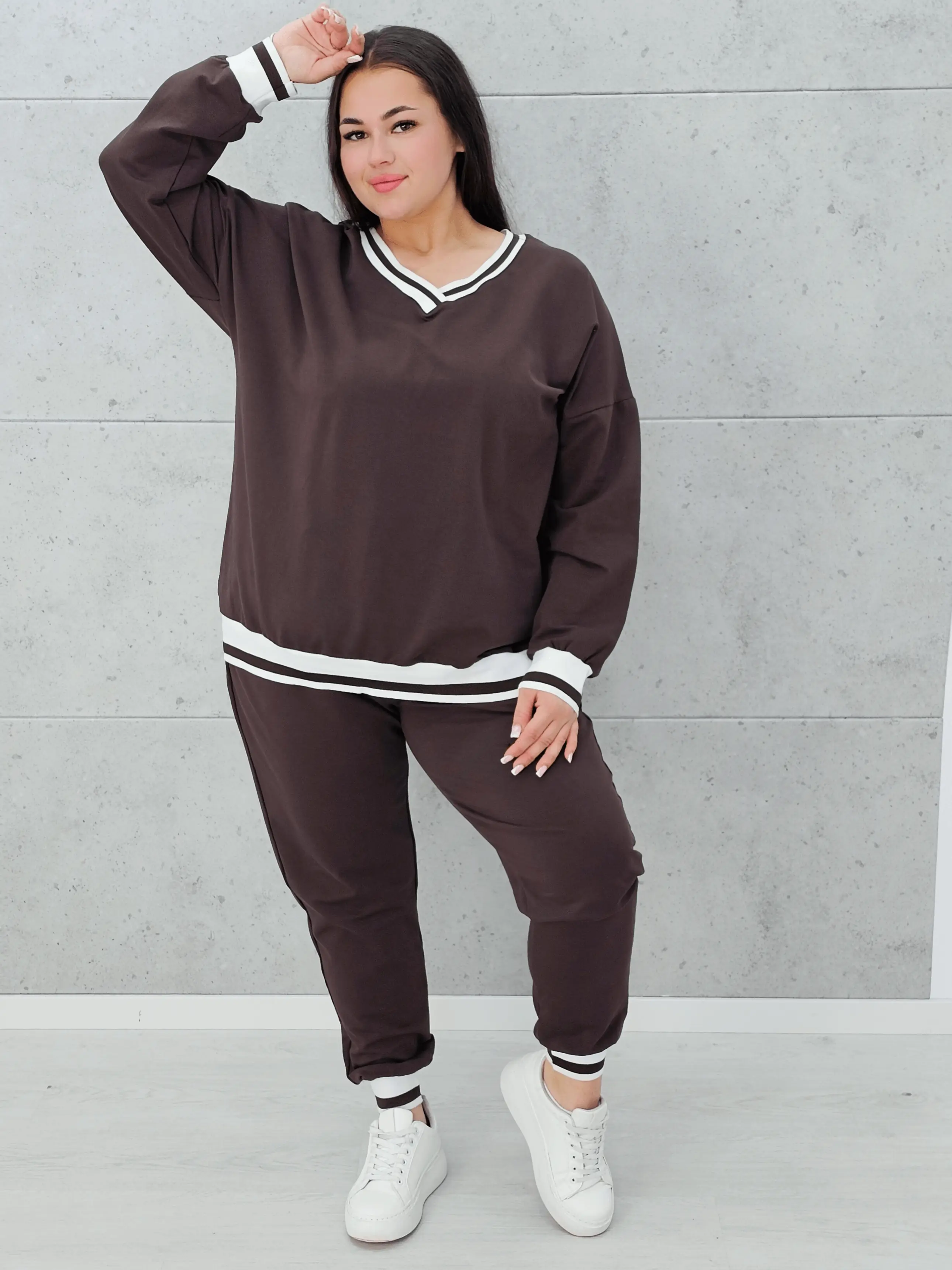 Sportowy komplet z kontrastowymi wykończeniami Stylowa XL