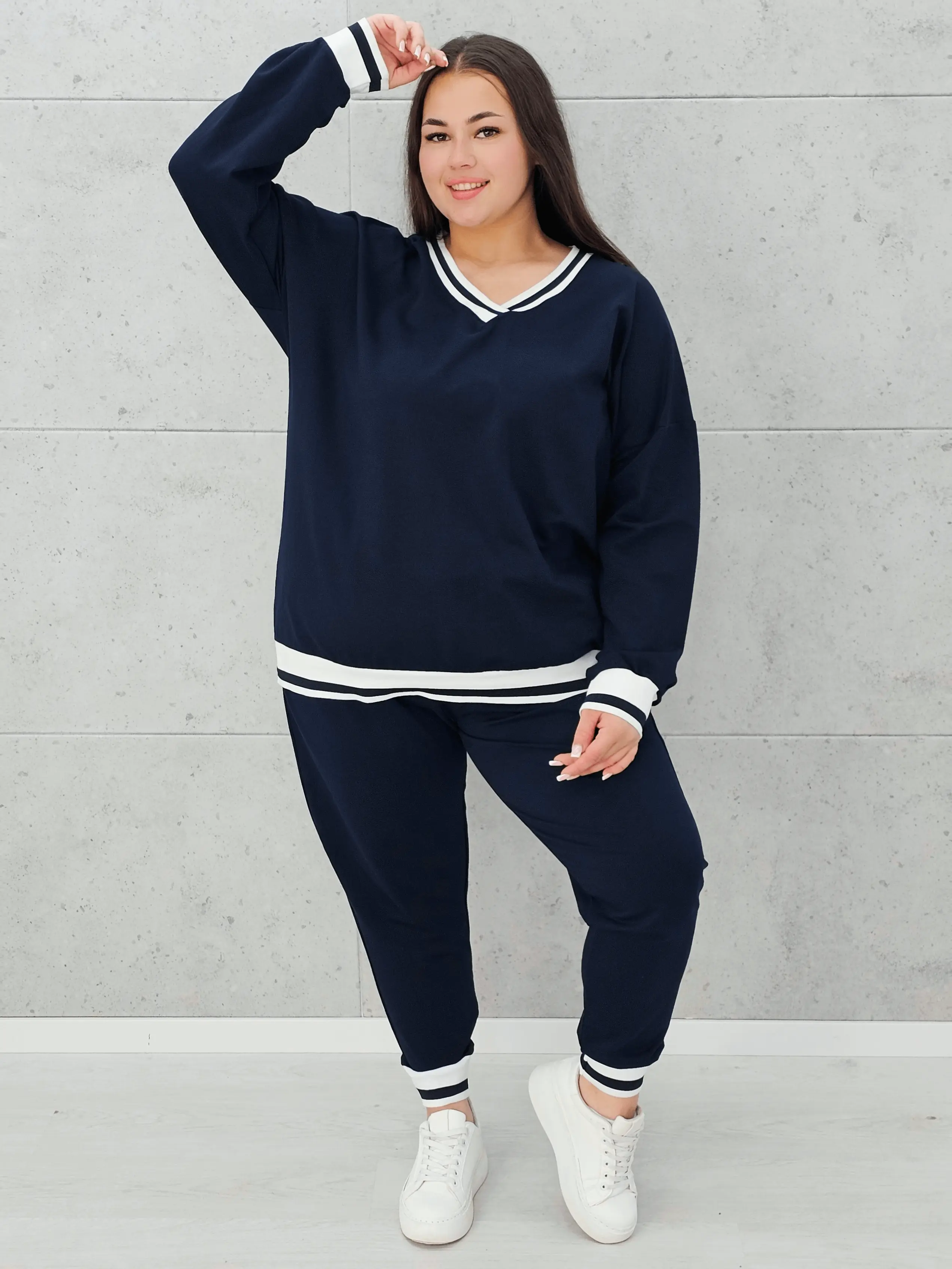 Sportowy komplet z kontrastowymi wykończeniami Stylowa XL