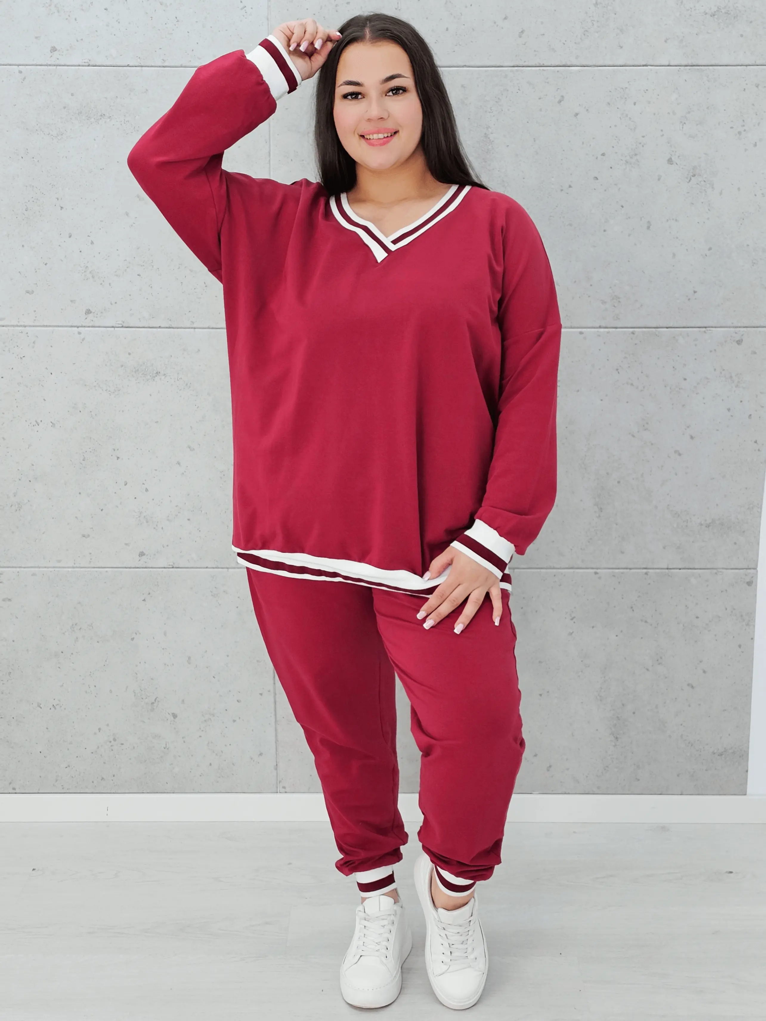 Sportowy komplet z kontrastowymi wykończeniami Stylowa XL