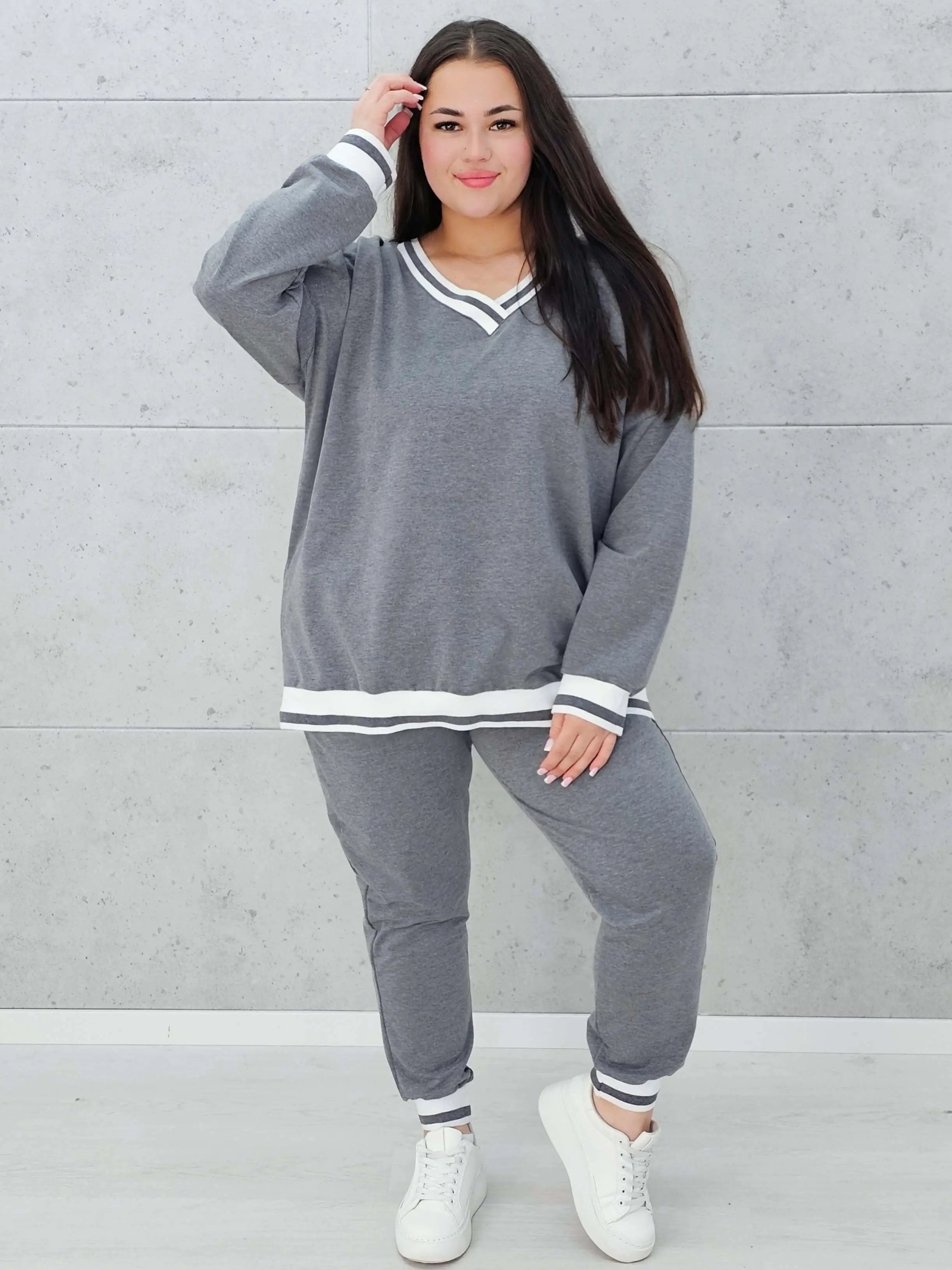 Sportowy komplet z kontrastowymi wykończeniami Stylowa XL