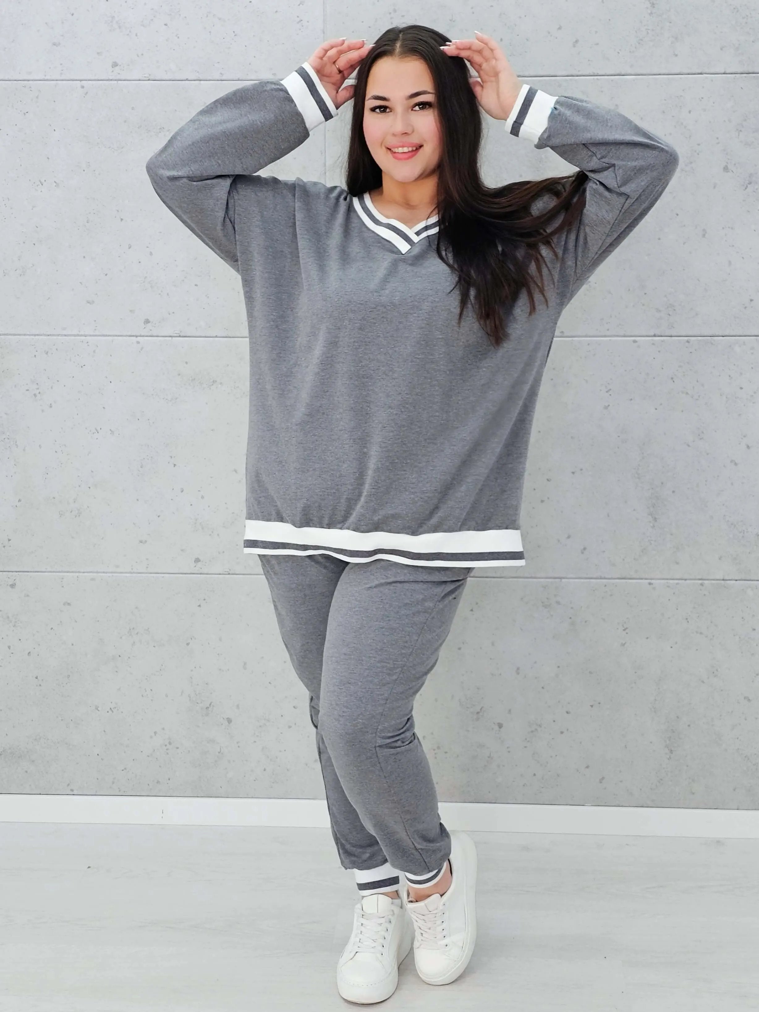 Sportowy komplet z kontrastowymi wykończeniami Stylowa XL