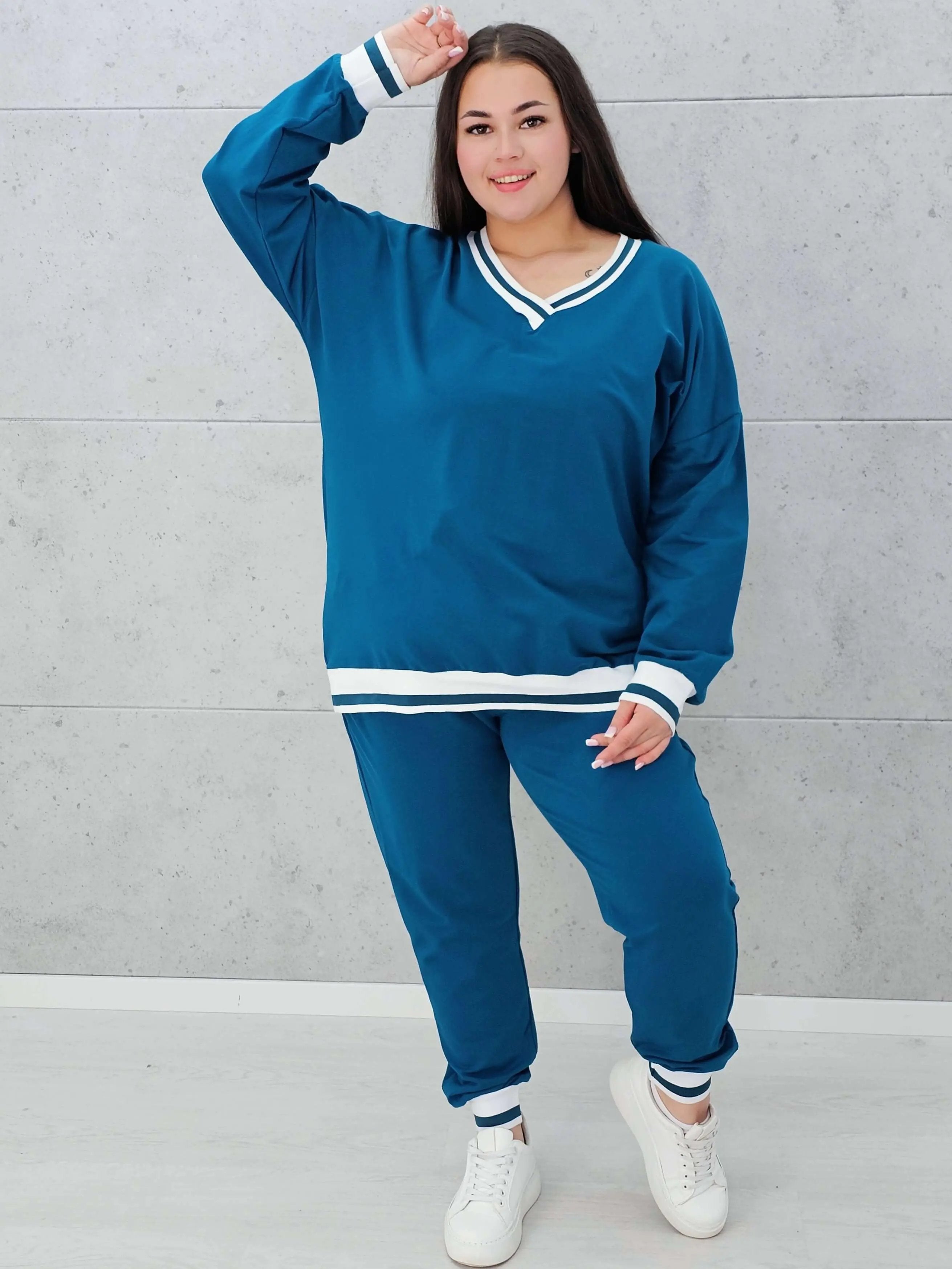 Sportowy komplet z kontrastowymi wykończeniami Stylowa XL