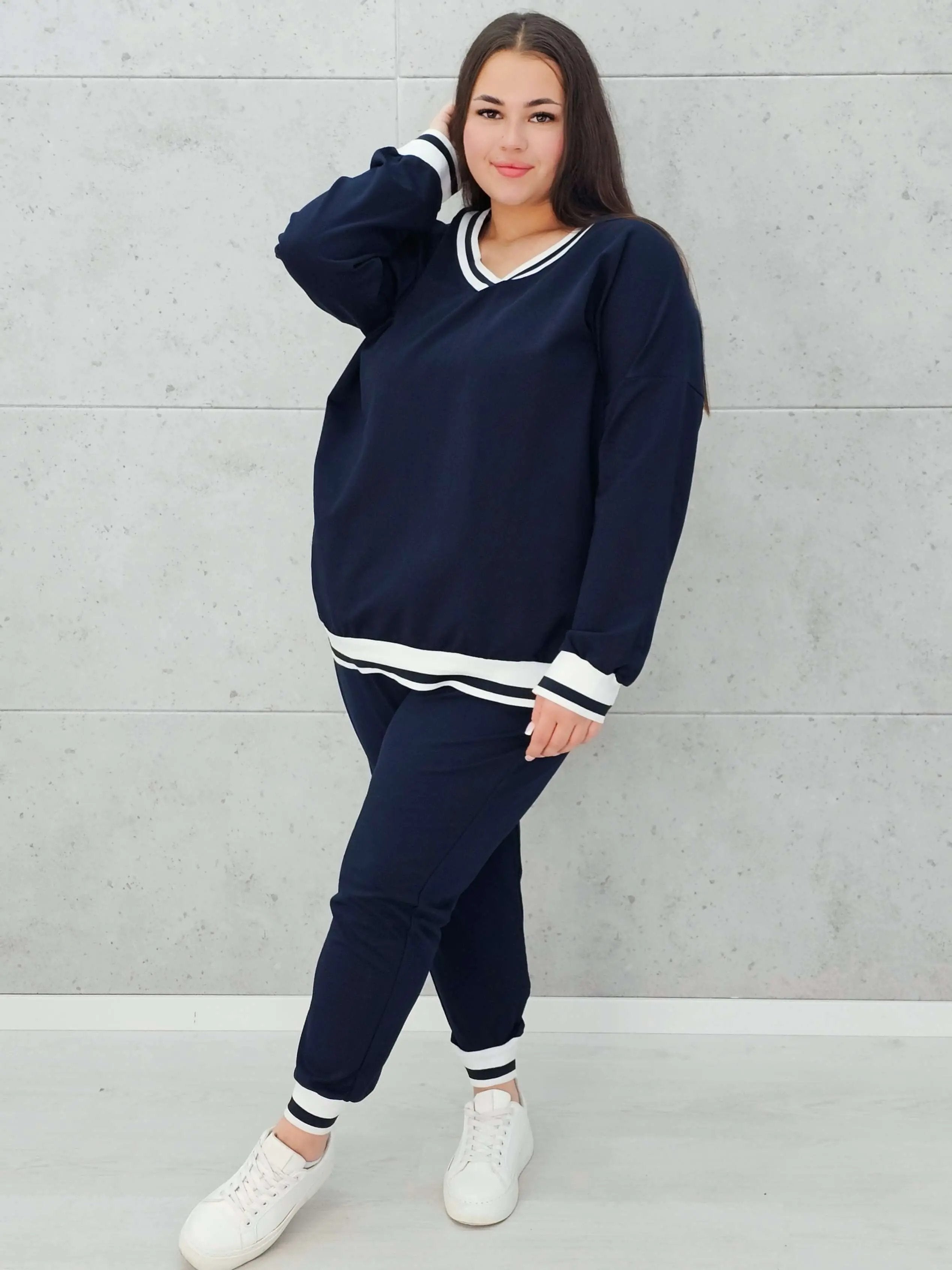 Sportowy komplet z kontrastowymi wykończeniami Stylowa XL