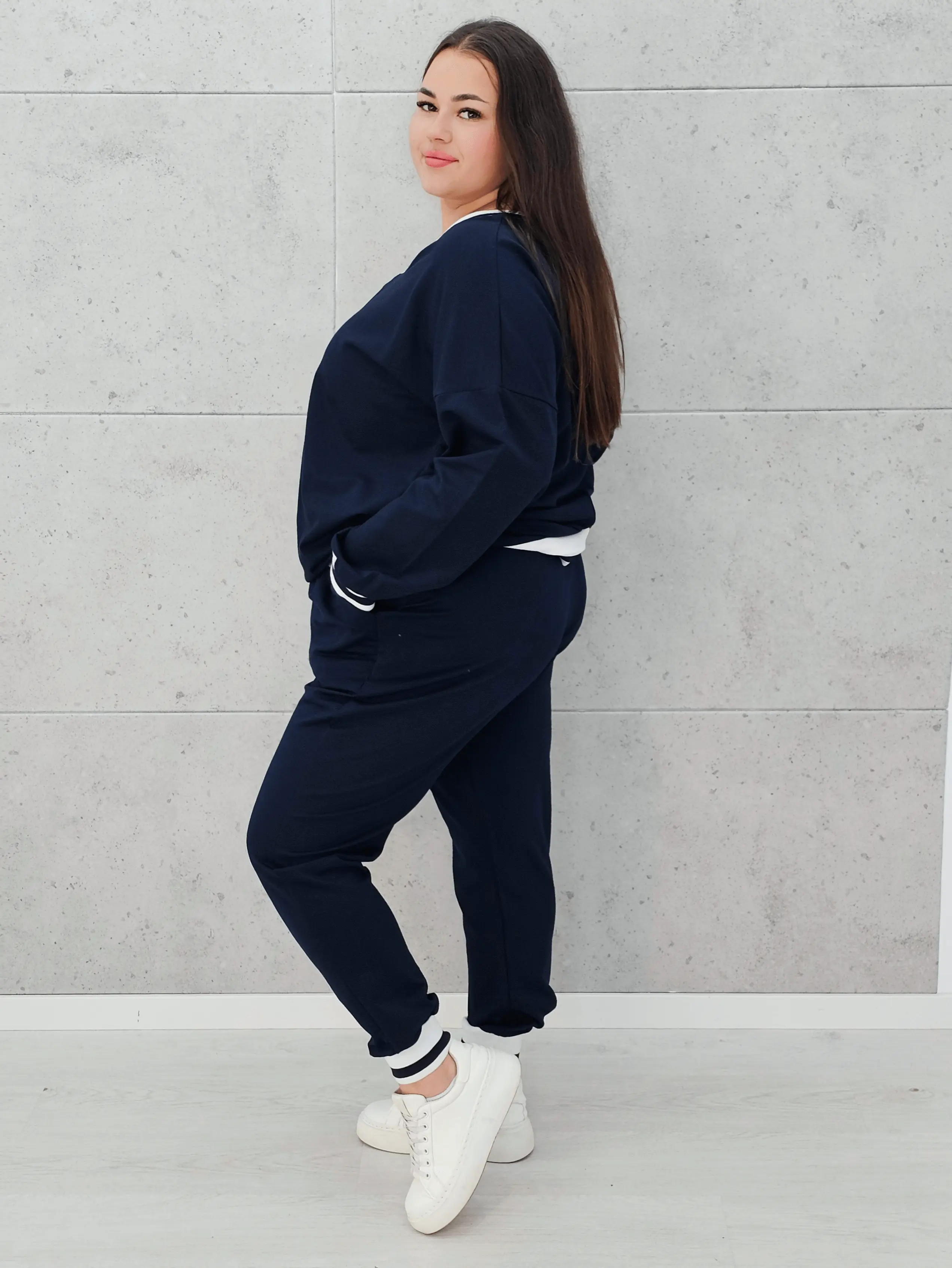 Sportowy komplet z kontrastowymi wykończeniami Stylowa XL