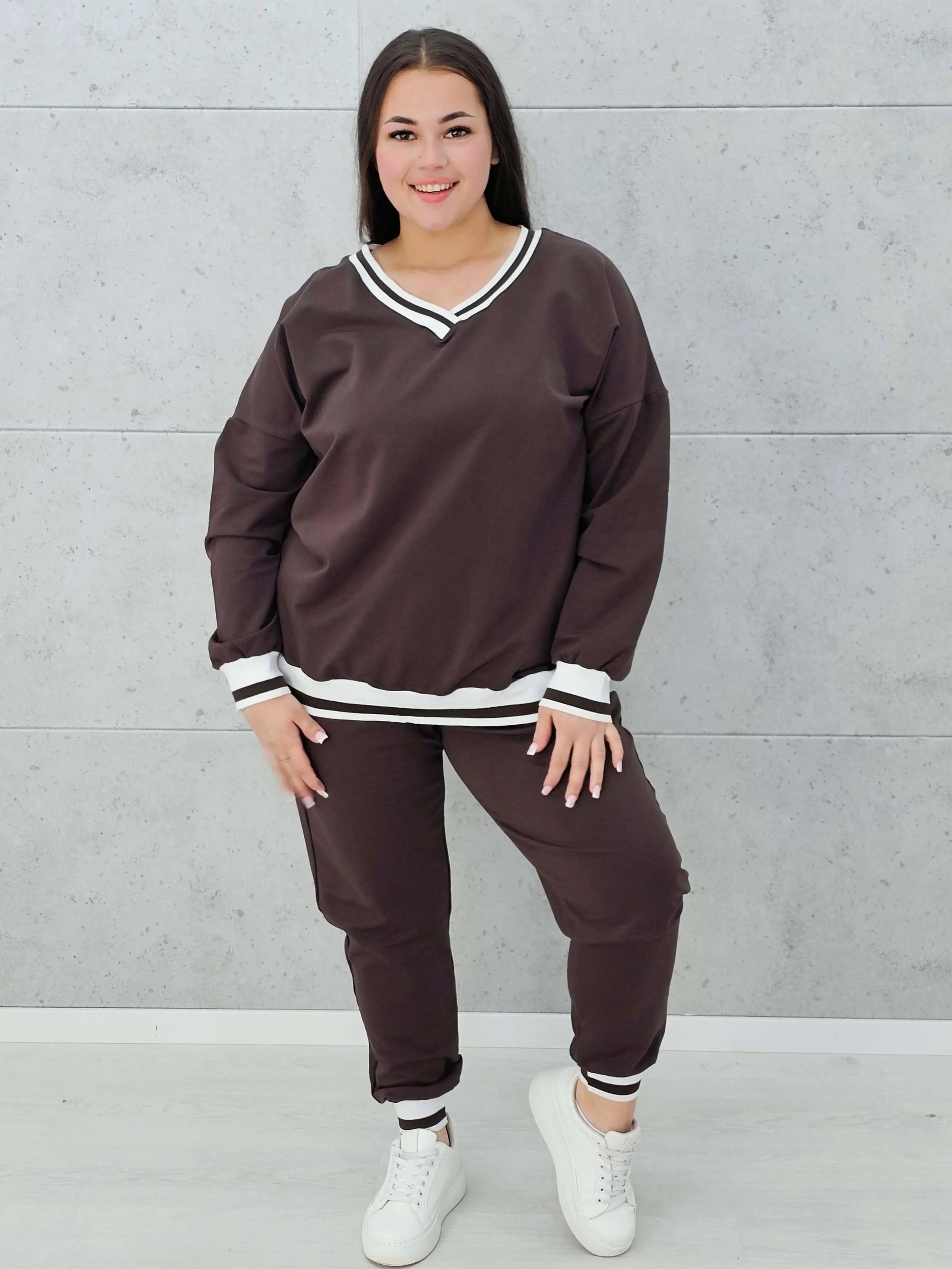 Sportowy komplet z kontrastowymi wykończeniami Stylowa XL