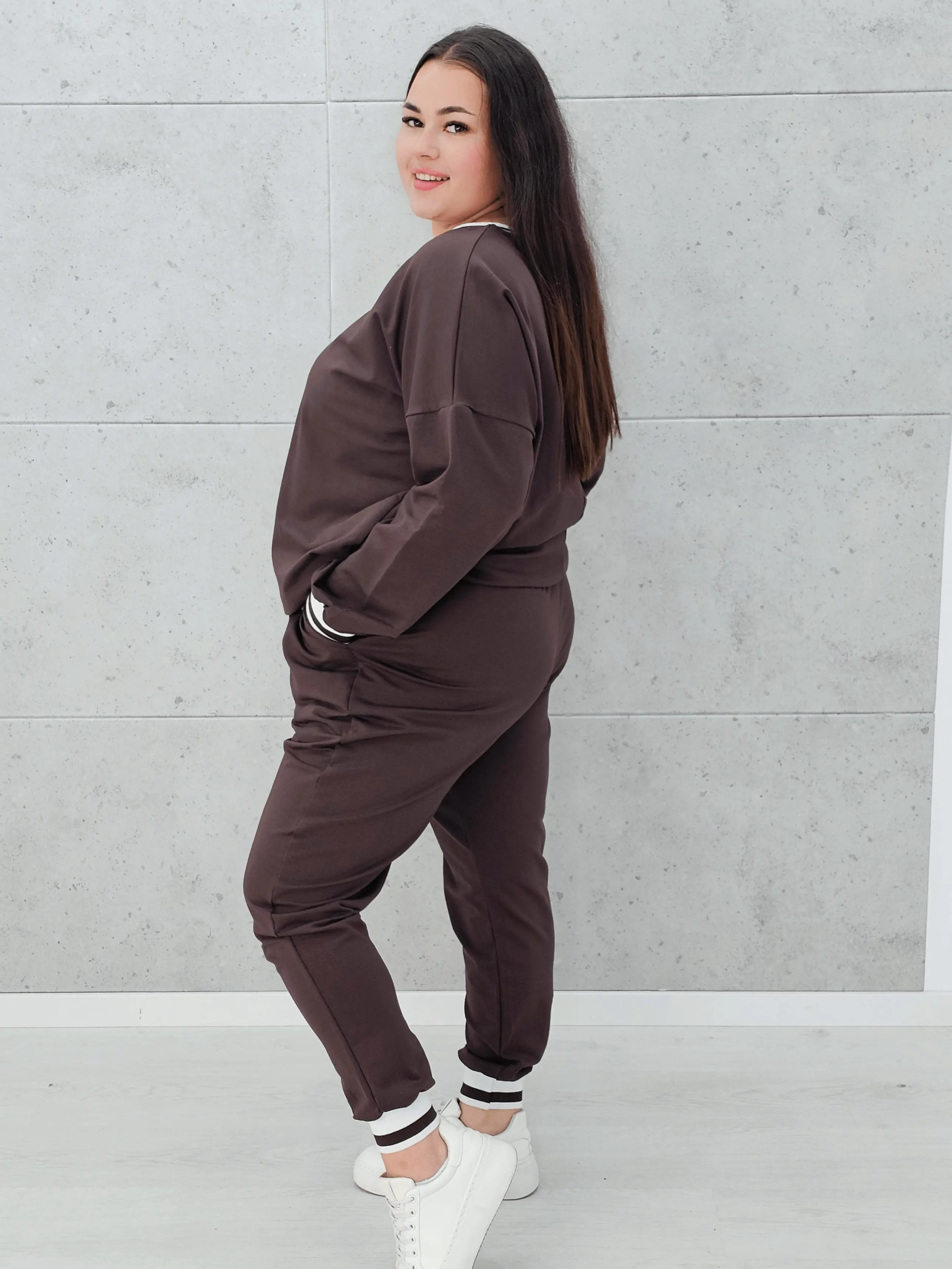 Sportowy komplet z kontrastowymi wykończeniami Stylowa XL