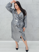 Srebrna sukienka z cekinami Stylowa XL