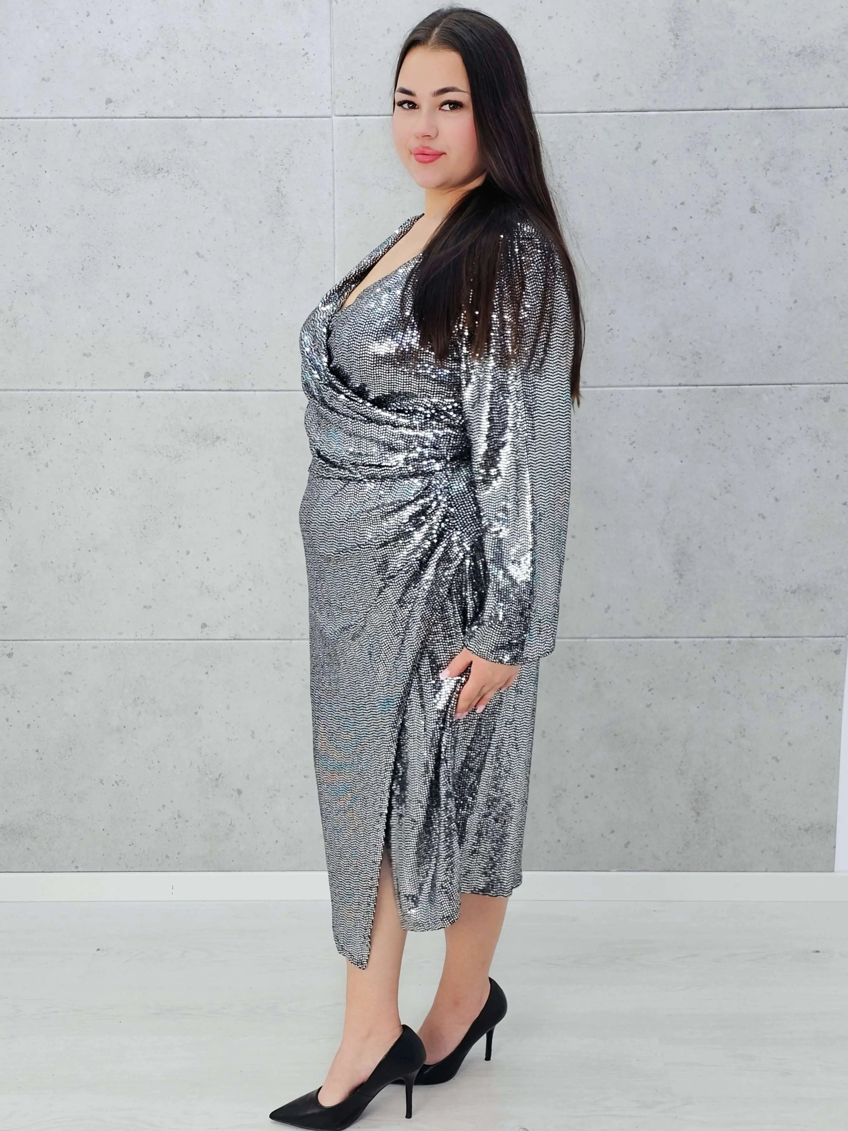 Srebrna sukienka z cekinami Stylowa XL