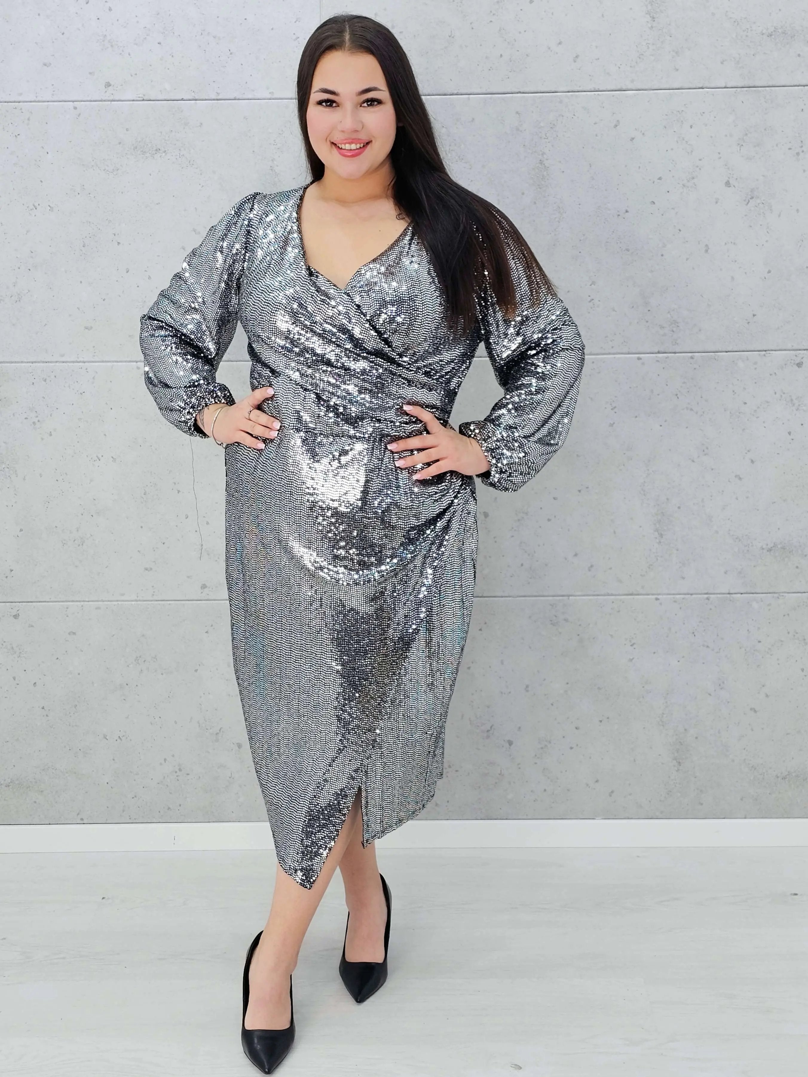 Srebrna sukienka z cekinami Stylowa XL