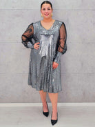 Srebrna sukienka z cekinami i tiulem Stylowa XL
