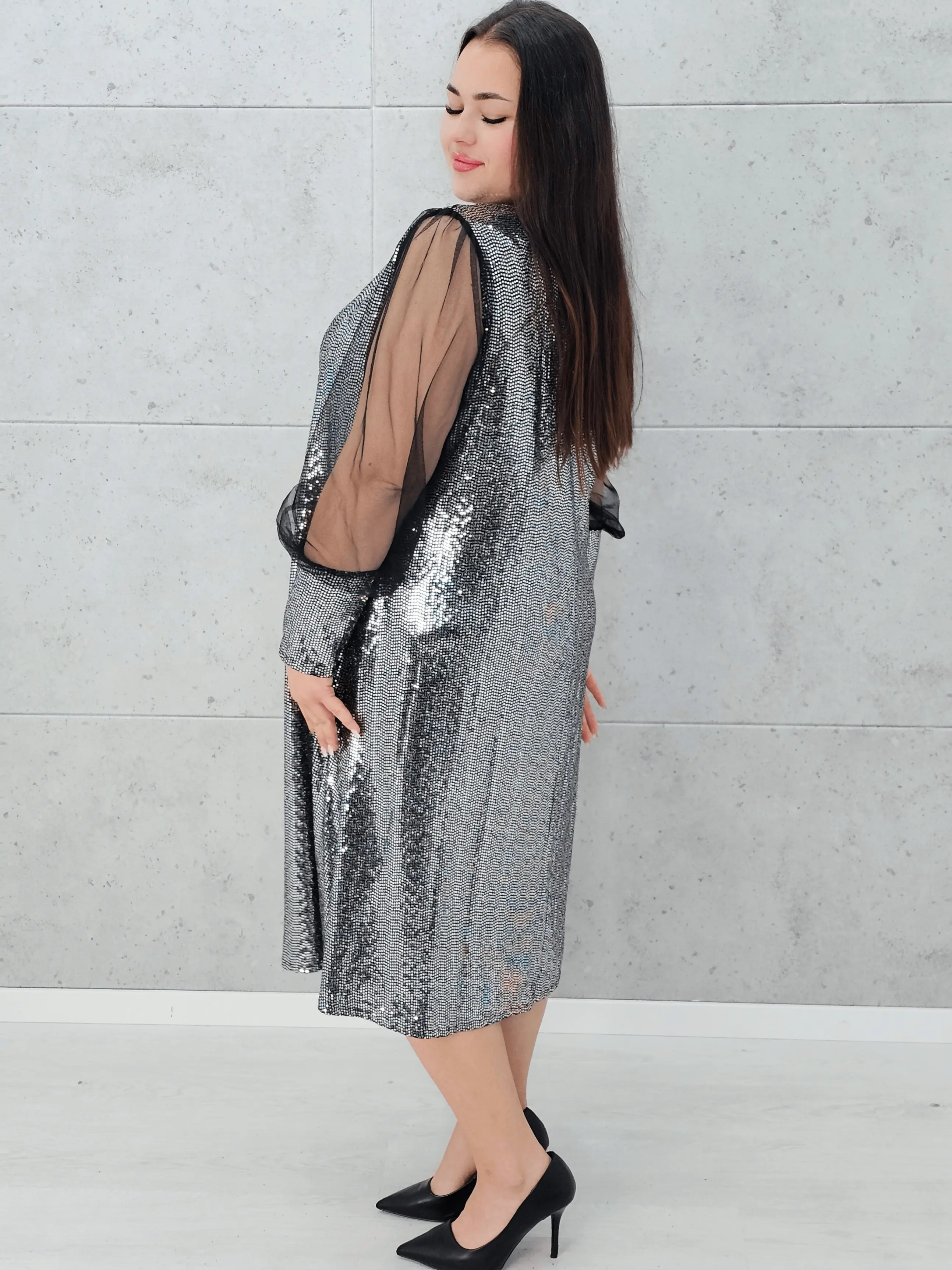 Srebrna sukienka z cekinami i tiulem Stylowa XL