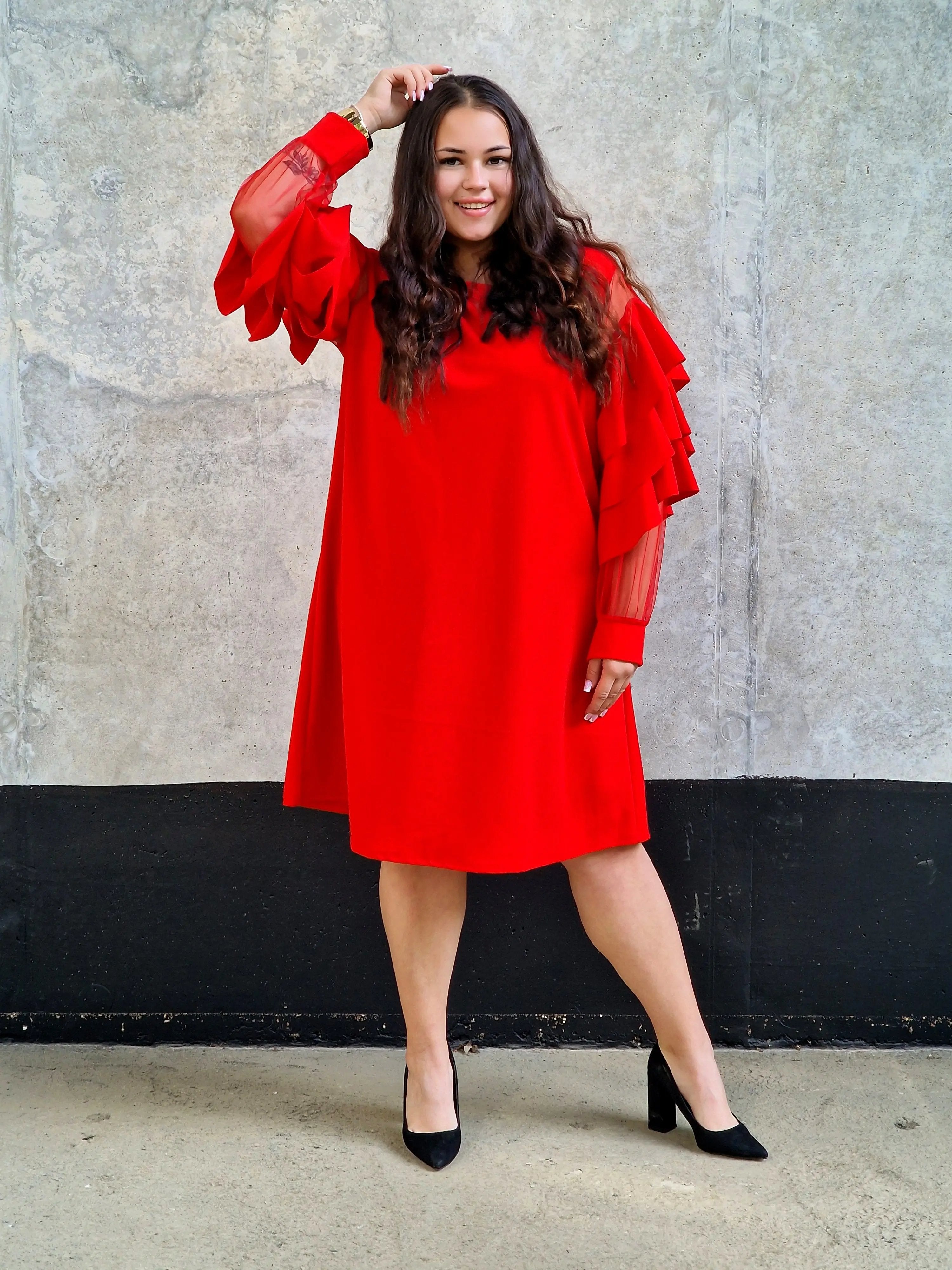 Stylowa Sukienka z Falbanami na Rękawach. Stylowa XL