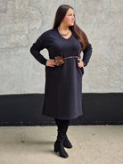 Stylowa sukienka z ozdobną aplikacją kwiatka Stylowa XL