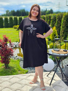 Stylowa sukienka z ozdobnym motywem Stylowa XL
