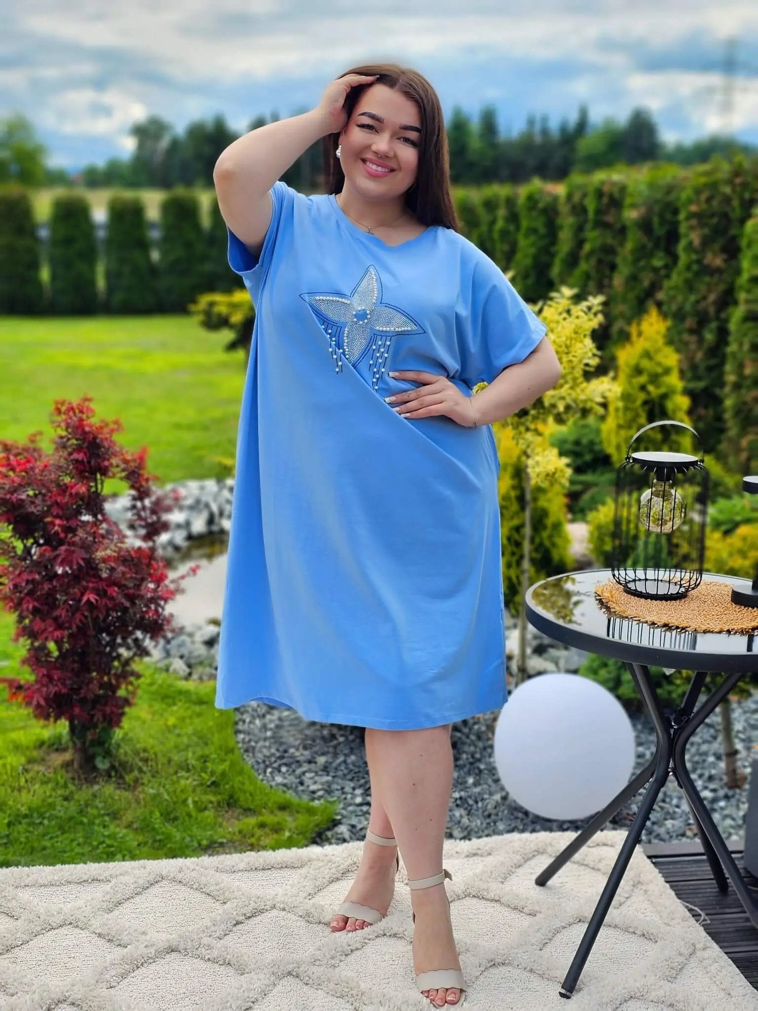 Stylowa sukienka z ozdobnym motywem Stylowa XL