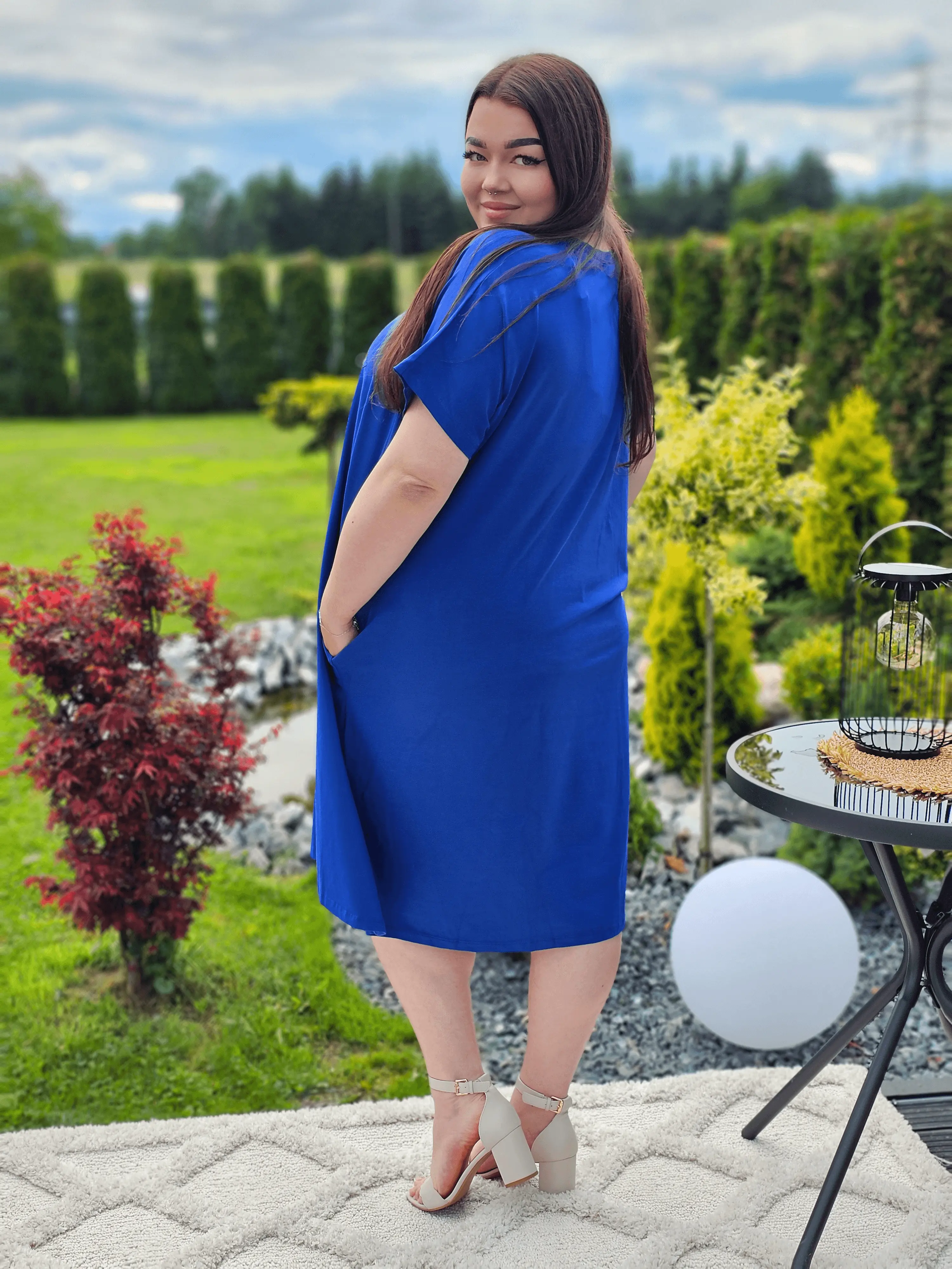 Stylowa sukienka z ozdobnym motywem Stylowa XL