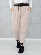 Stylowe Spodnie Dresowe Plus Size StylowaXL – Sportowy Luz w Modnym Wydaniu Stylowa XL